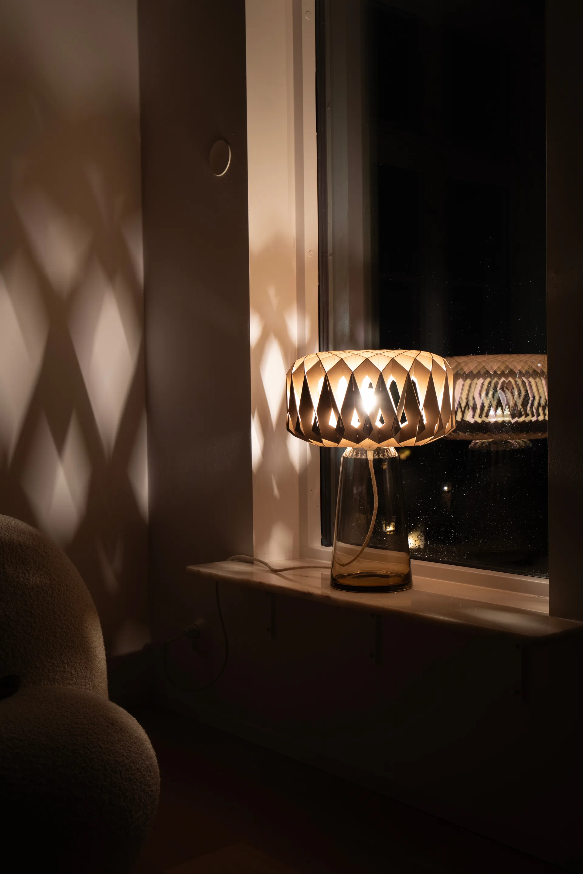 Signature 35 candeeiro de mesa, Âmbar-bétula, Ø36,5x53 cm Pilke