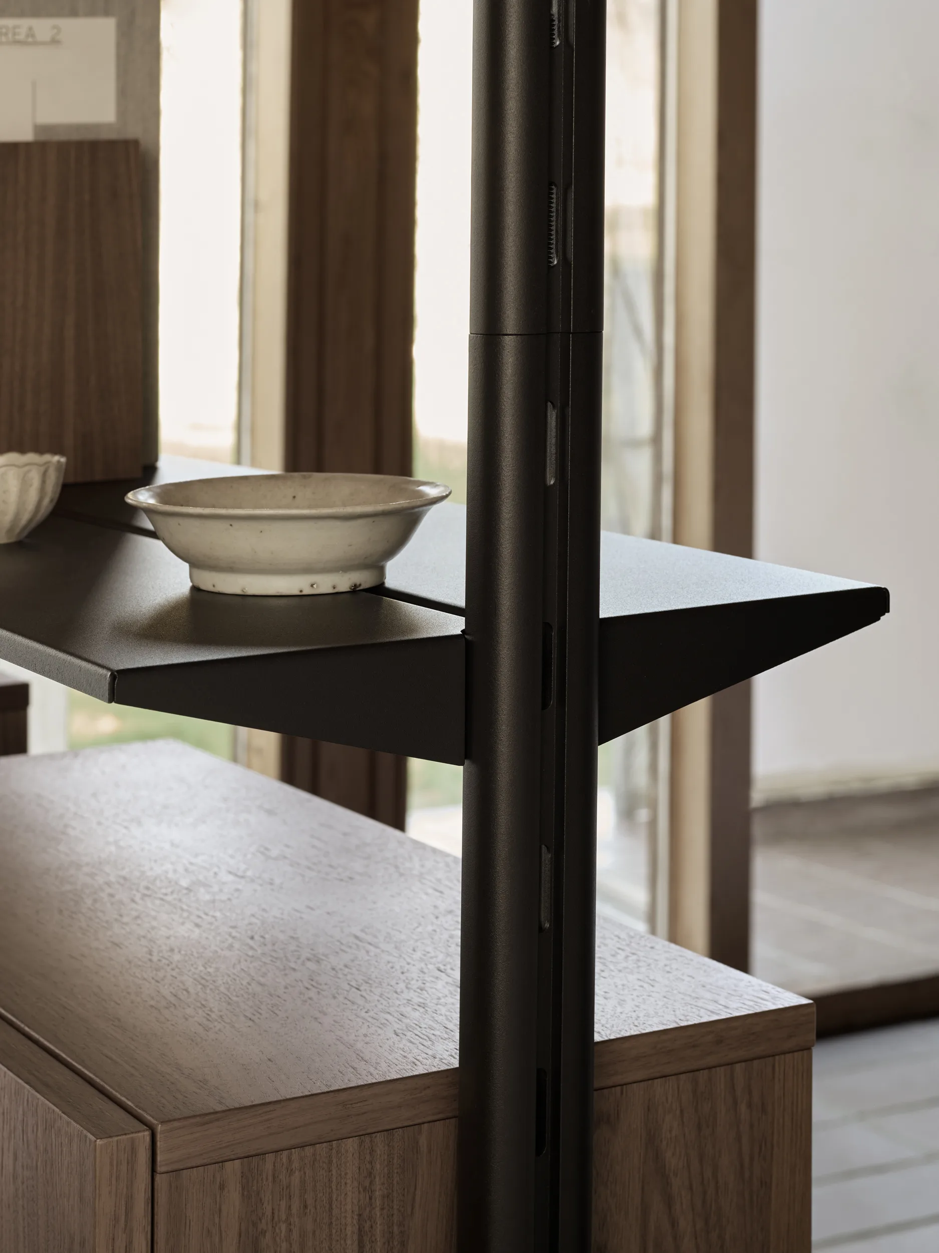 Pira G2 sistema de prateleiras F C A Black/Walnut 256-264 cm Pira