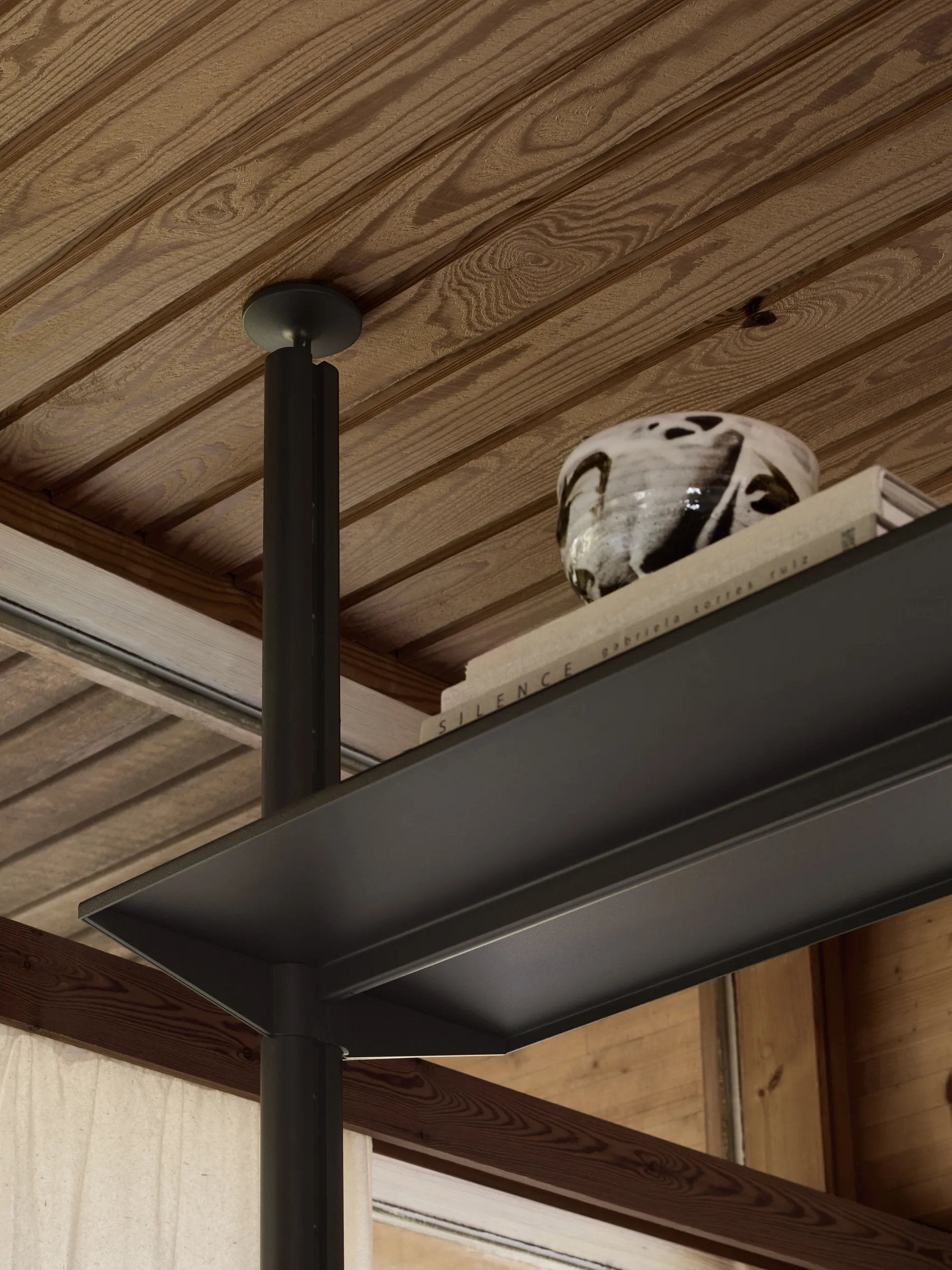 Pira G2 sistema de prateleiras F C A Black/Walnut 256-264 cm Pira