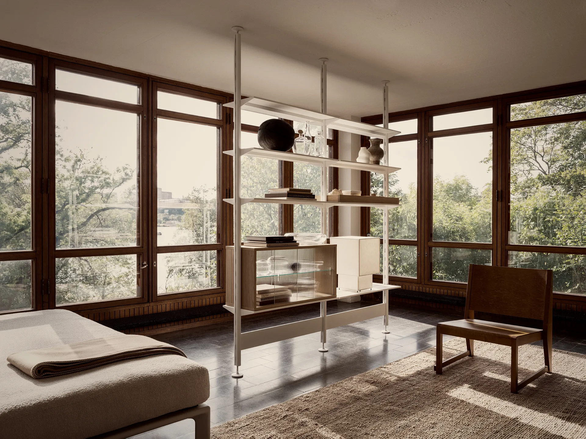 Vitrine Pira, Carvalho branqueado-vidro canelado, 70x31 cm, costas de vidro Pira