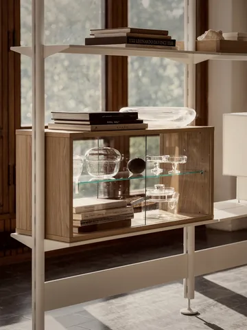 Vitrine Pira - Carvalho branqueado‑vidro transparente, 70x31 cm, costas em vidro - Pira