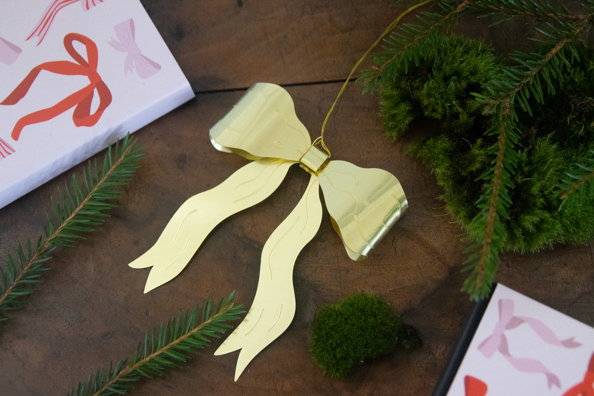 Bow pendente decorativo, Ouro Pluto Design