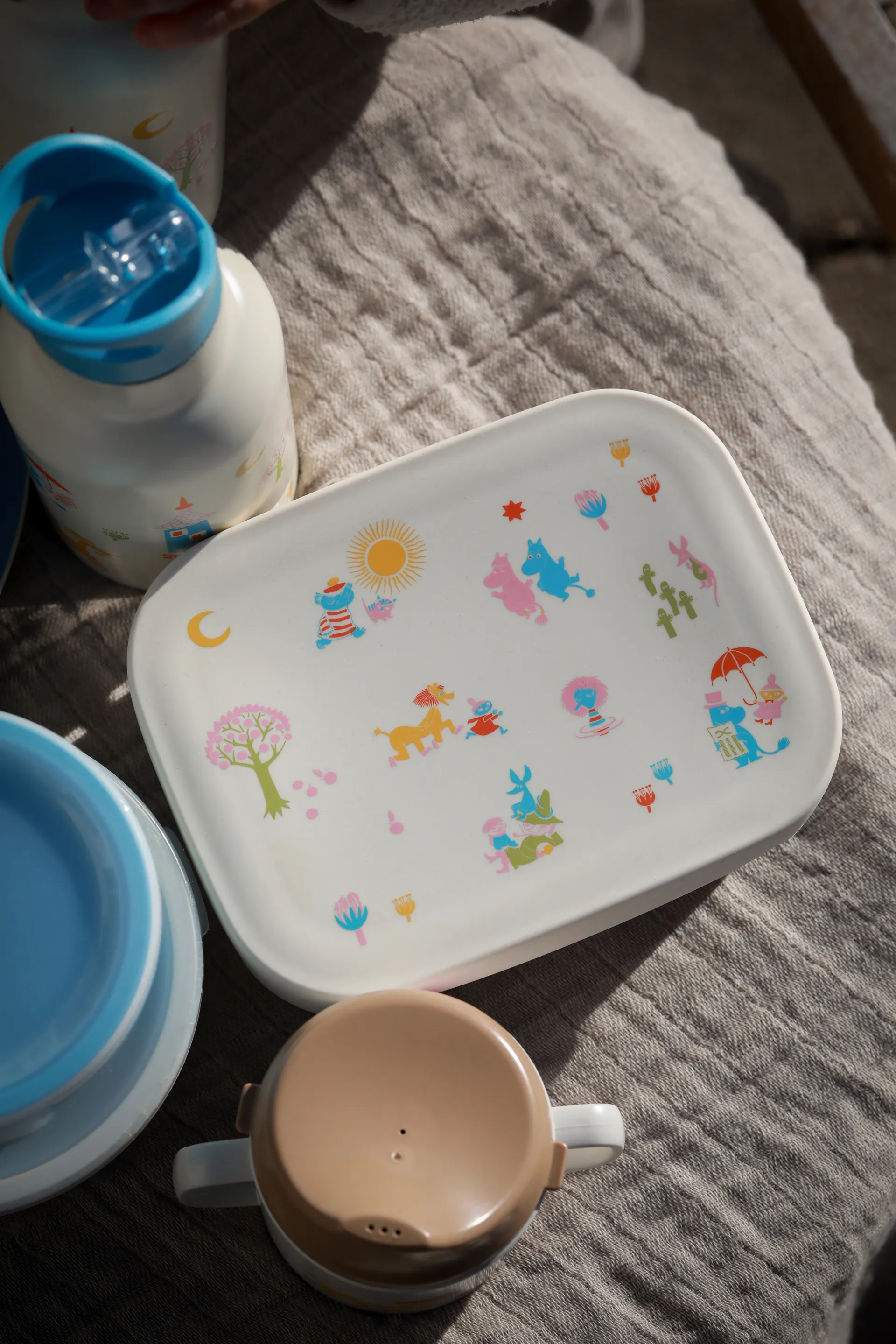 Mumin 80 lancheira de metal 13x17 cm, Bege Rätt Start