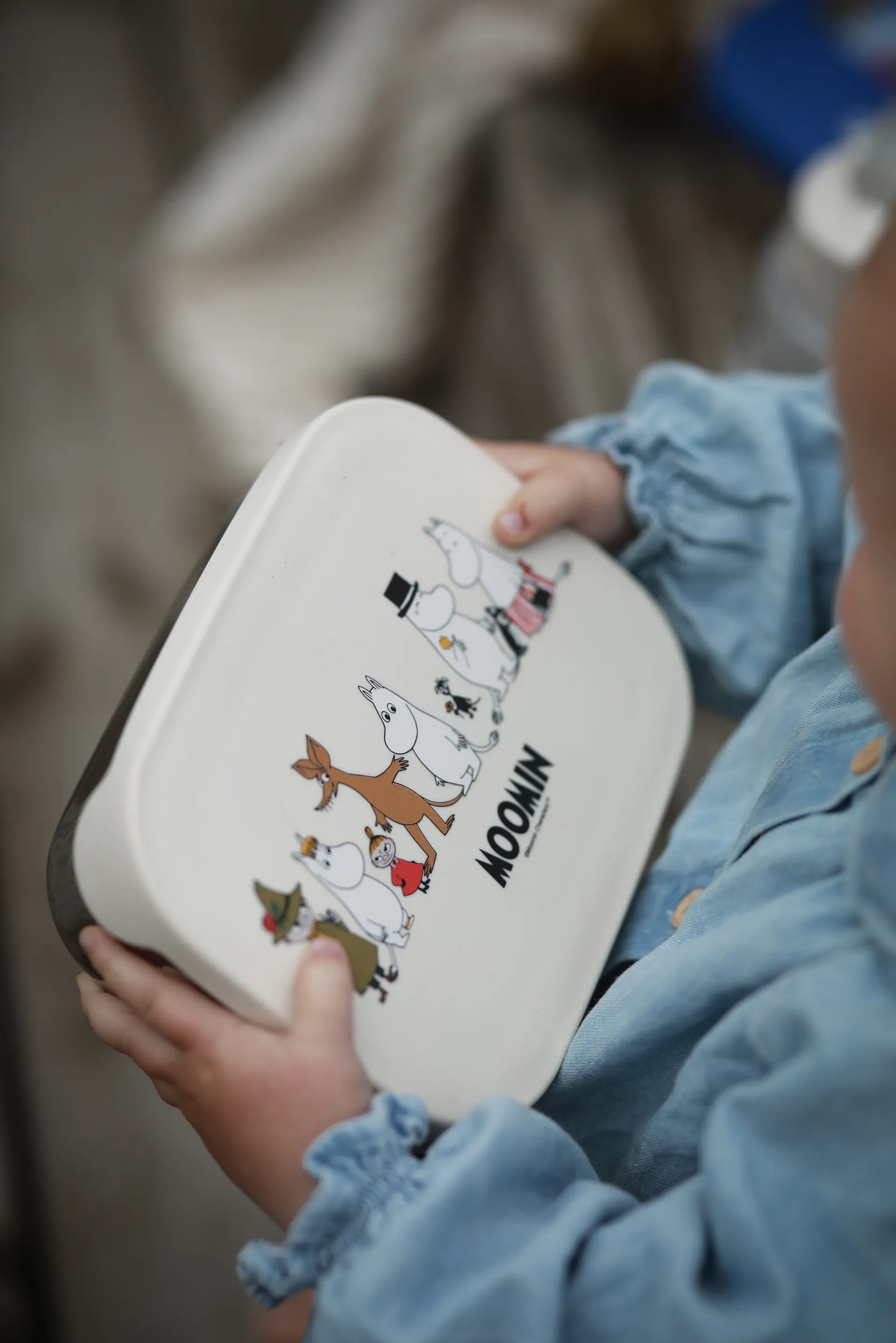 Mumin Familj lancheira de metal 13x17 cm, Bege Rätt Start