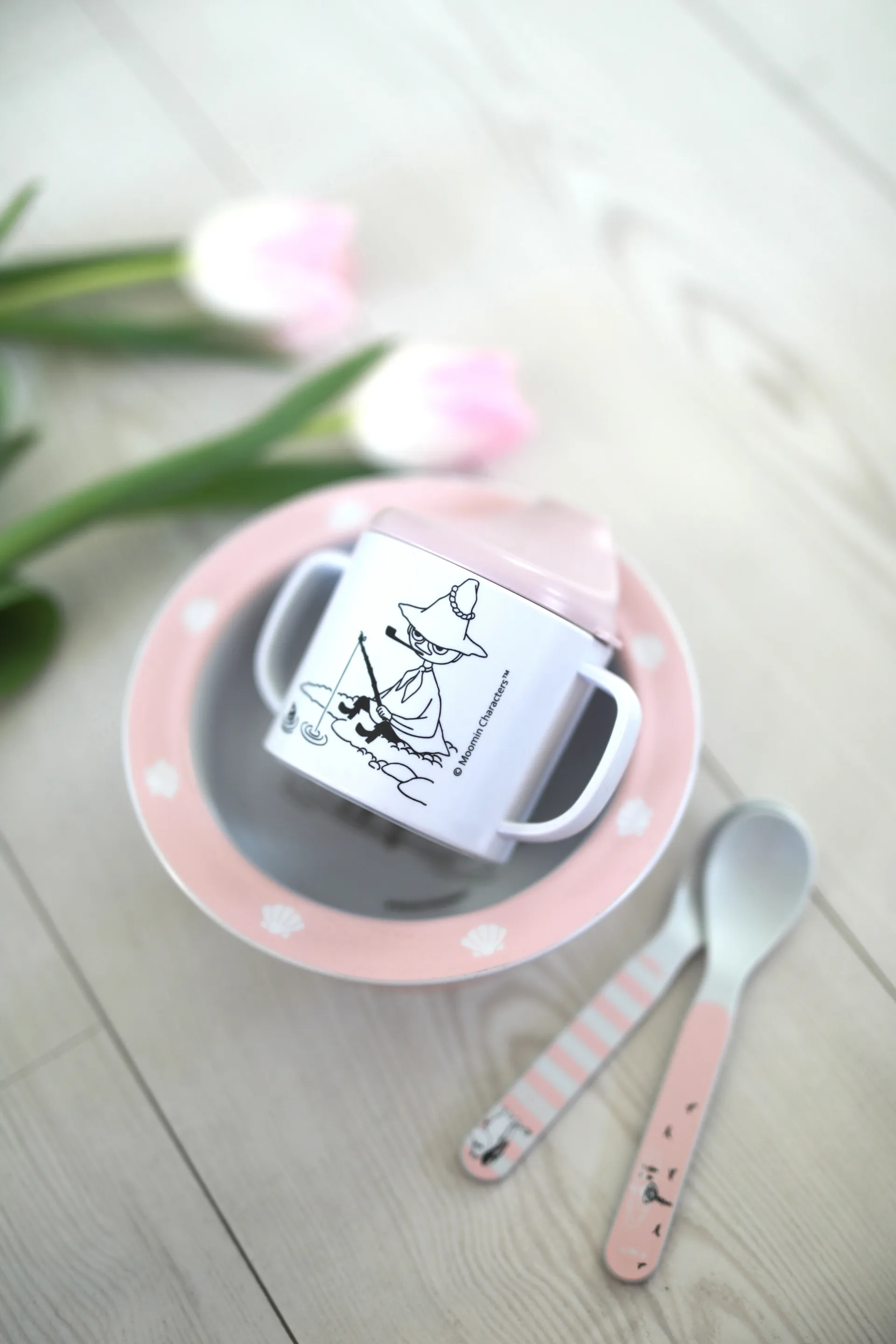 Mumin Vatten & Bad copo com palhinha e prato com ventosa, Rosa Rätt Start
