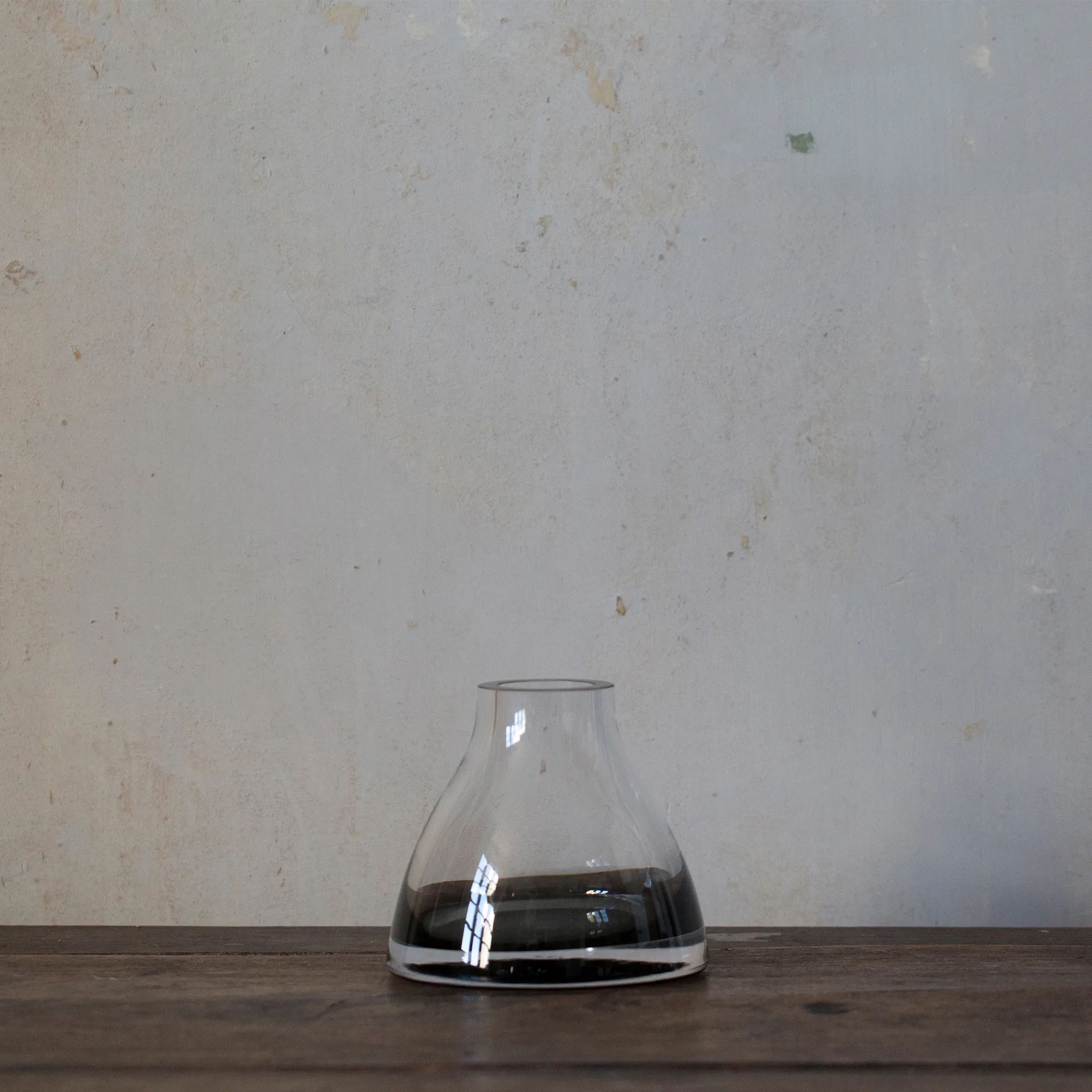 Vaso Flower no. 1, Smoked grey Ro Collection