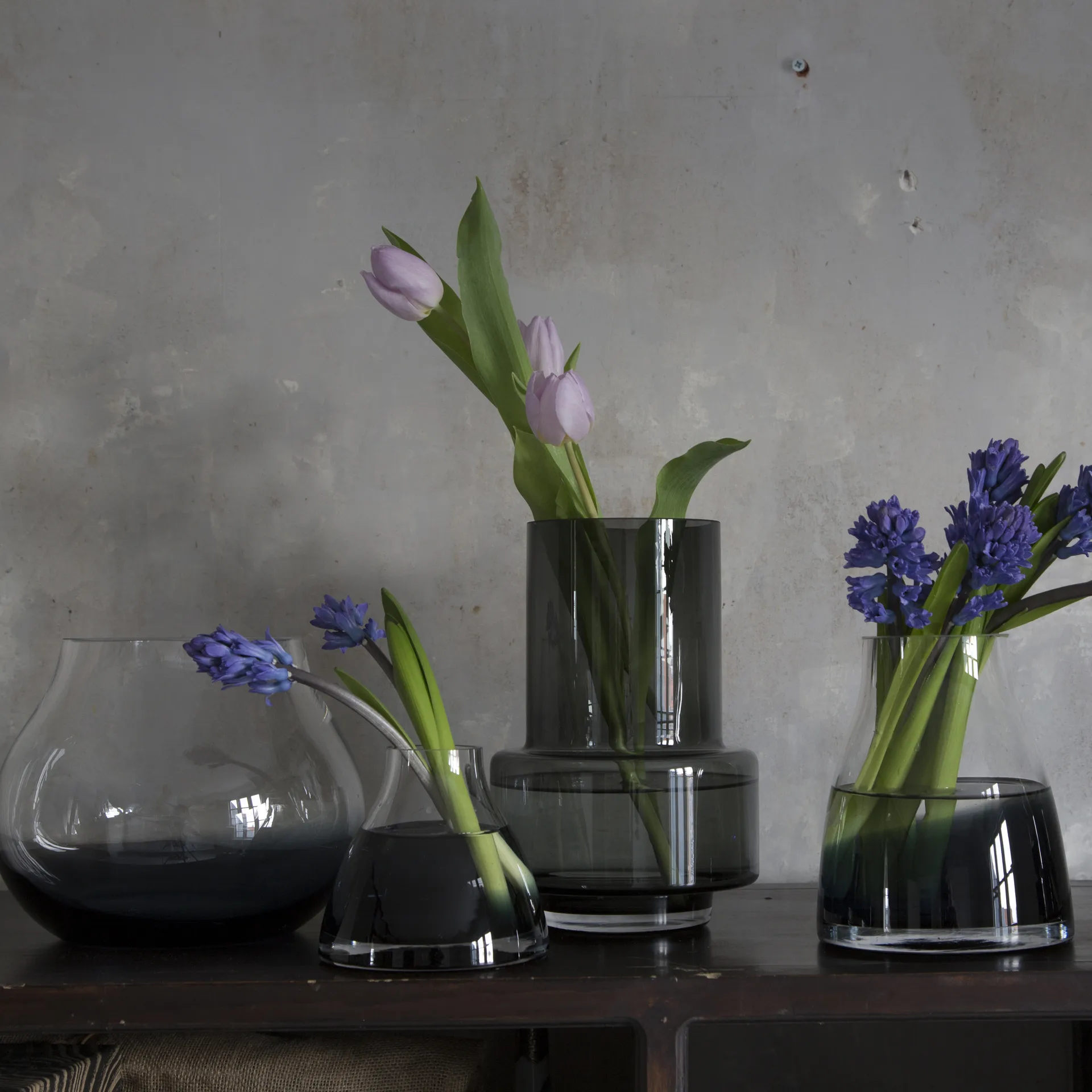 Vaso Flower no. 1, Smoked grey Ro Collection