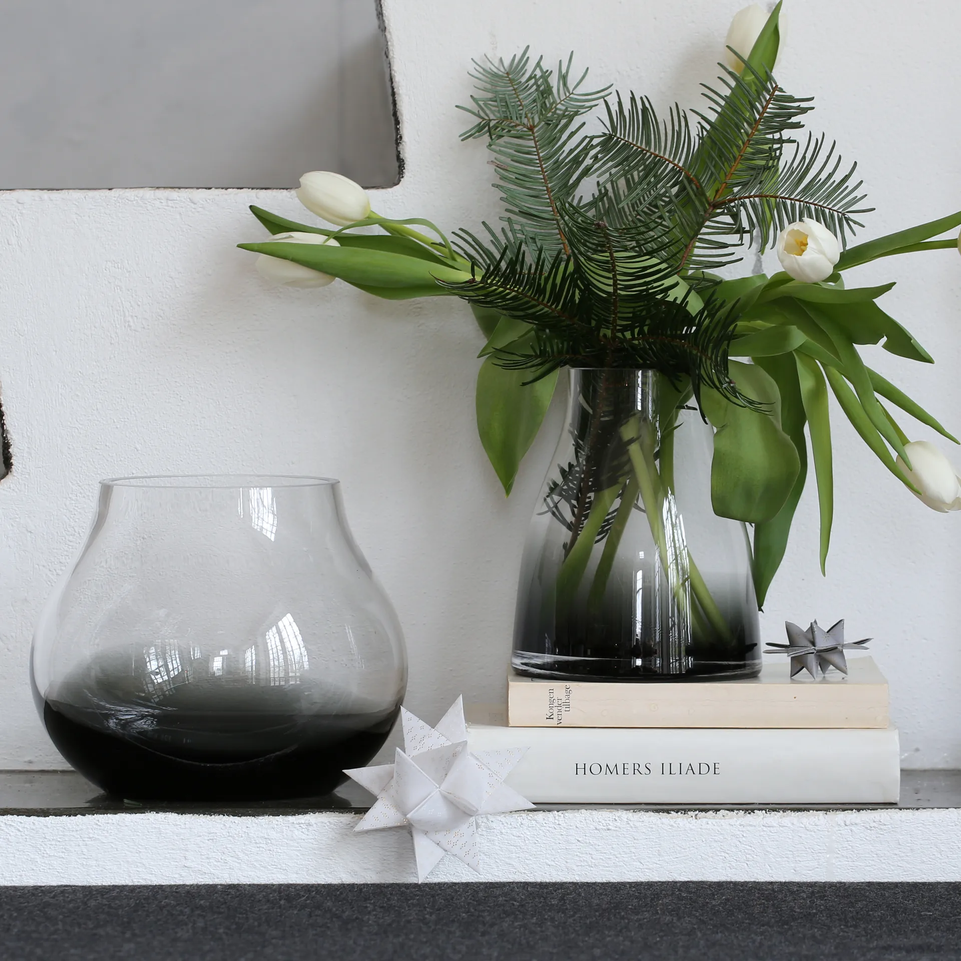 Vaso Flower no. 2, Smoked grey Ro Collection