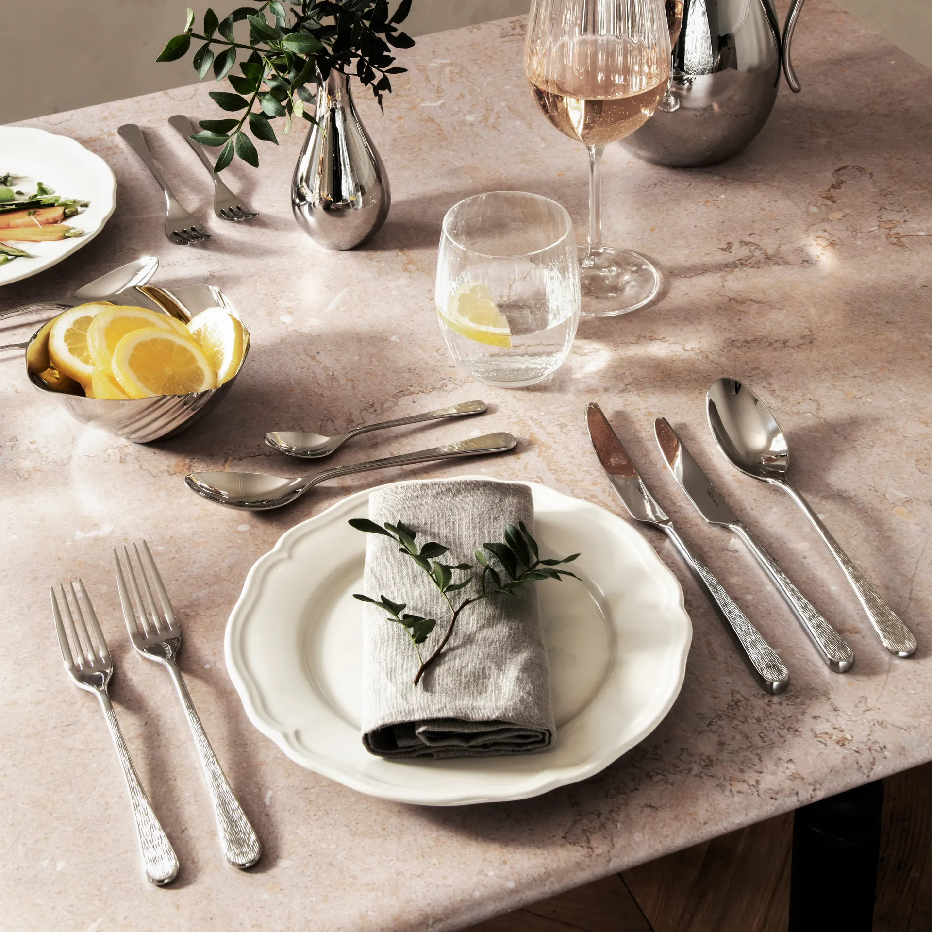 Colher de sobremesa Skye Bright, aço inoxidável Robert Welch