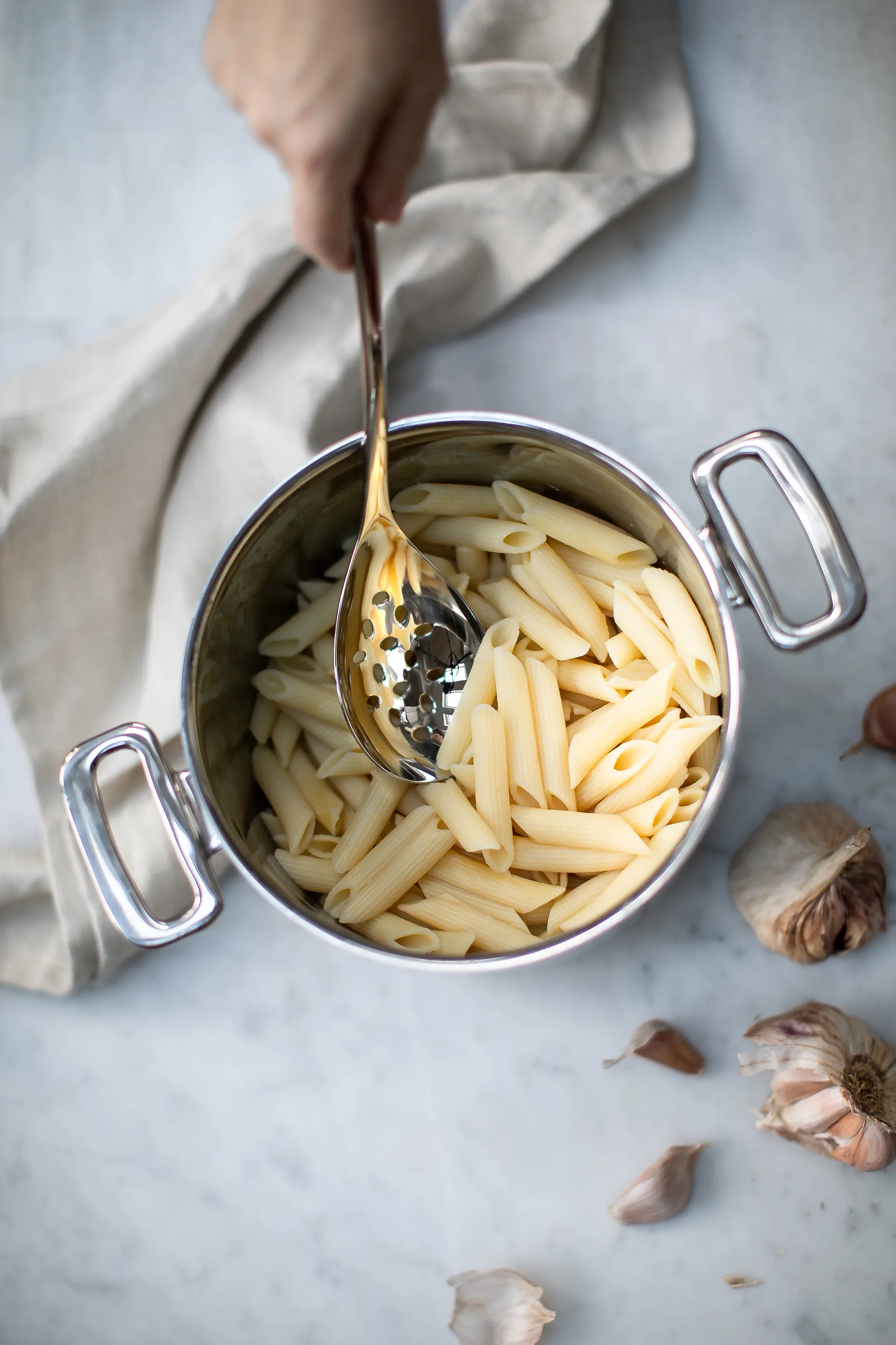 Signature colher de servir profunda perfurada 32 cm, Aço inoxidável Robert Welch