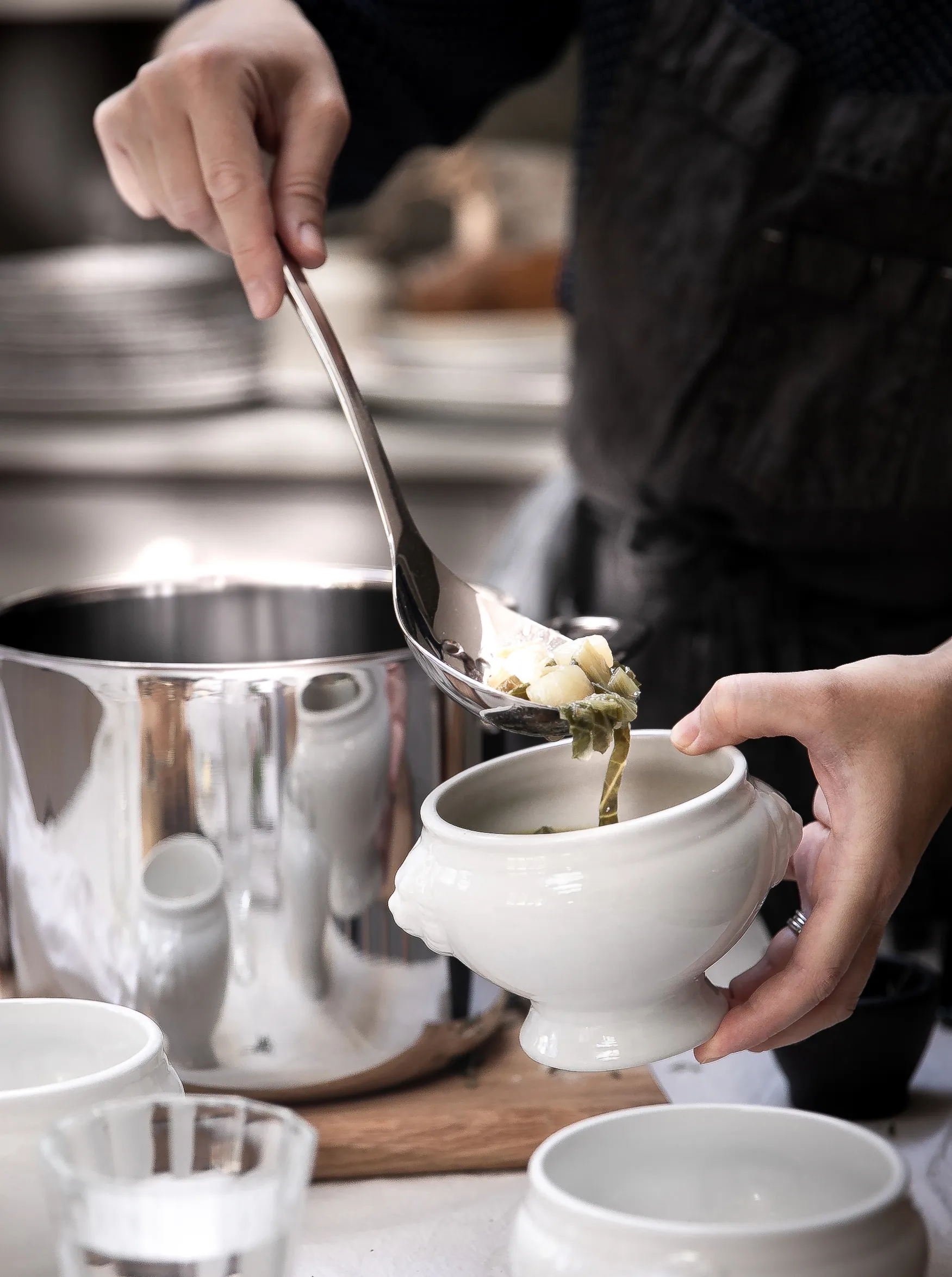 Signature colher de servir profunda perfurada 32 cm, Aço inoxidável Robert Welch