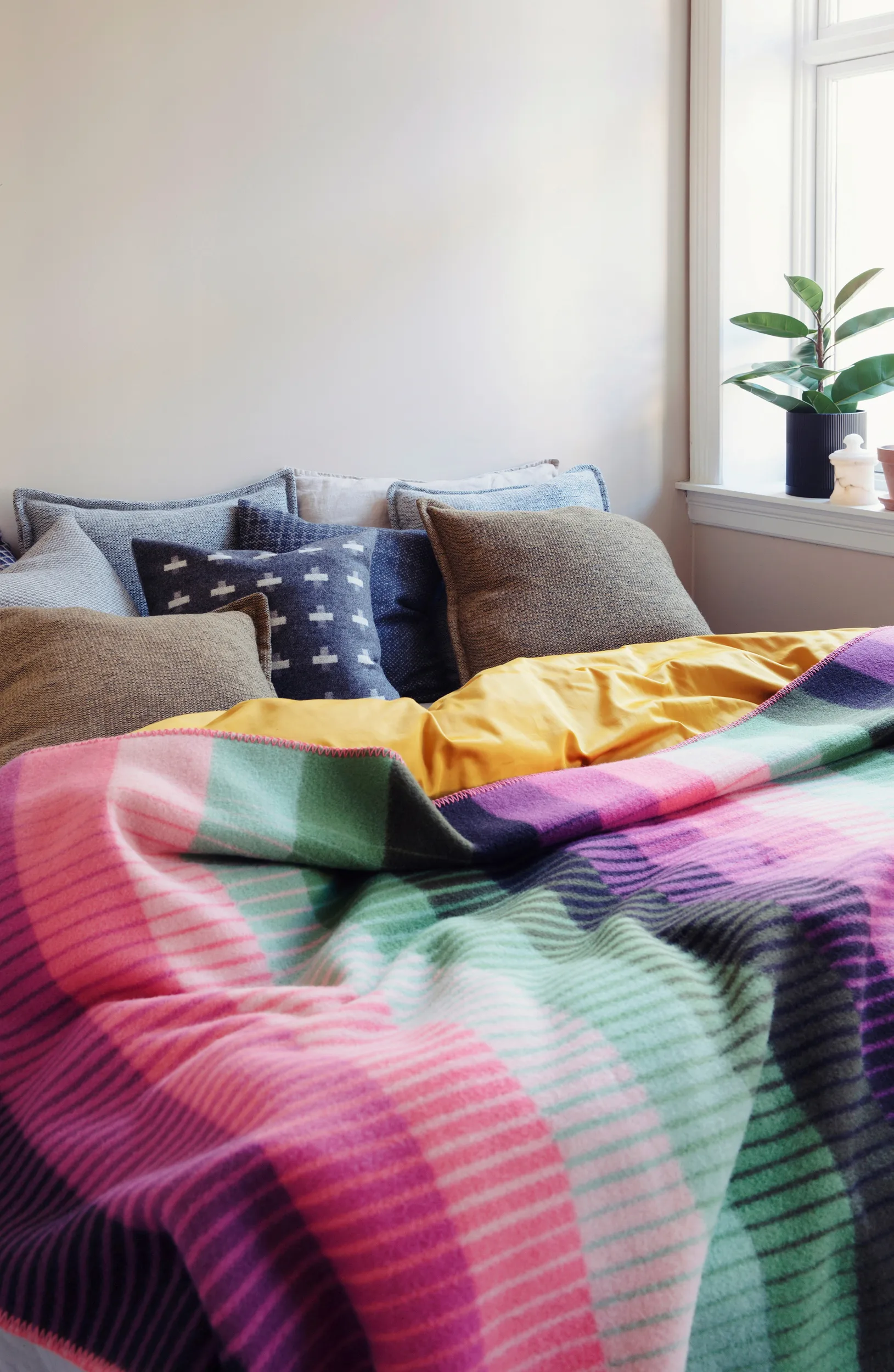 Manta Åsmund gradient 135x200 cm, Pink-green Røros Tweed