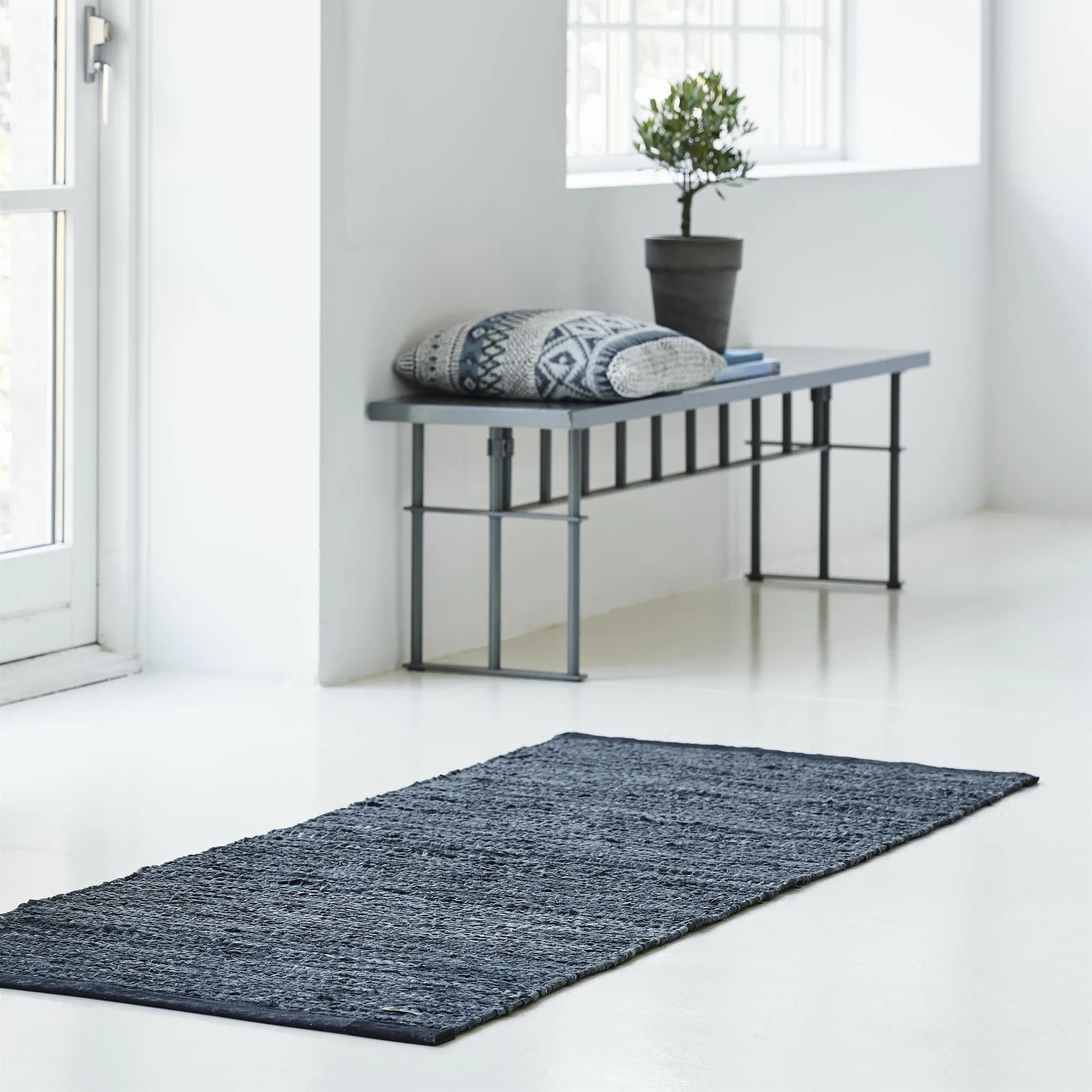 Tapete Leather 65x135 cm, dark grey (cinza escuro) Rug Solid