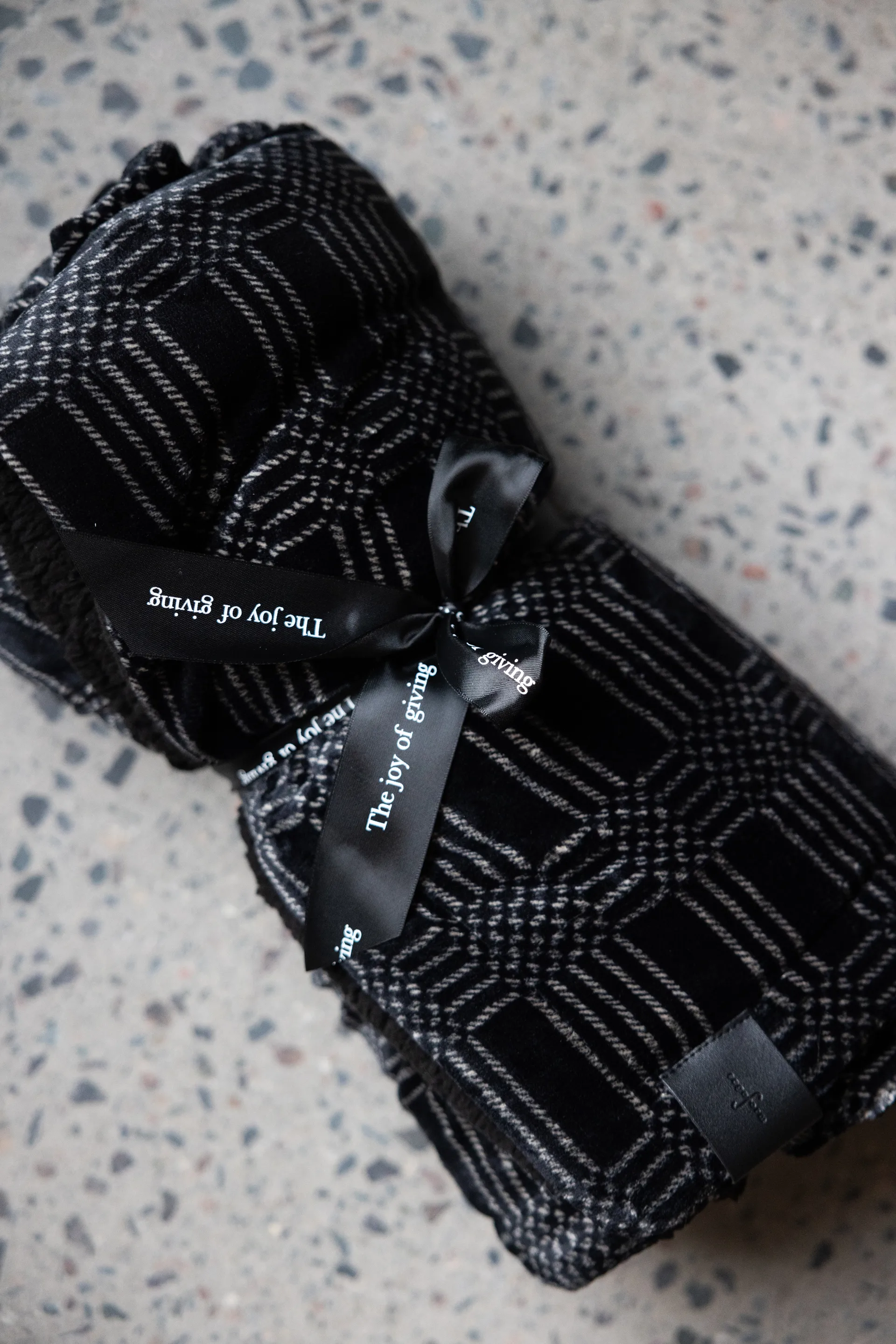 Manta de fleece Rut 130x170 cm, Preto
 Sagaform