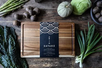 Satake tábua de cortar - Acácia, oleada, 43,2x27,9x3,8 cm - Satake