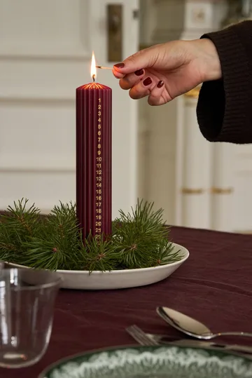 Awaiting vela de calendário - Vinho profundo, 25 cm - Scandi Essentials