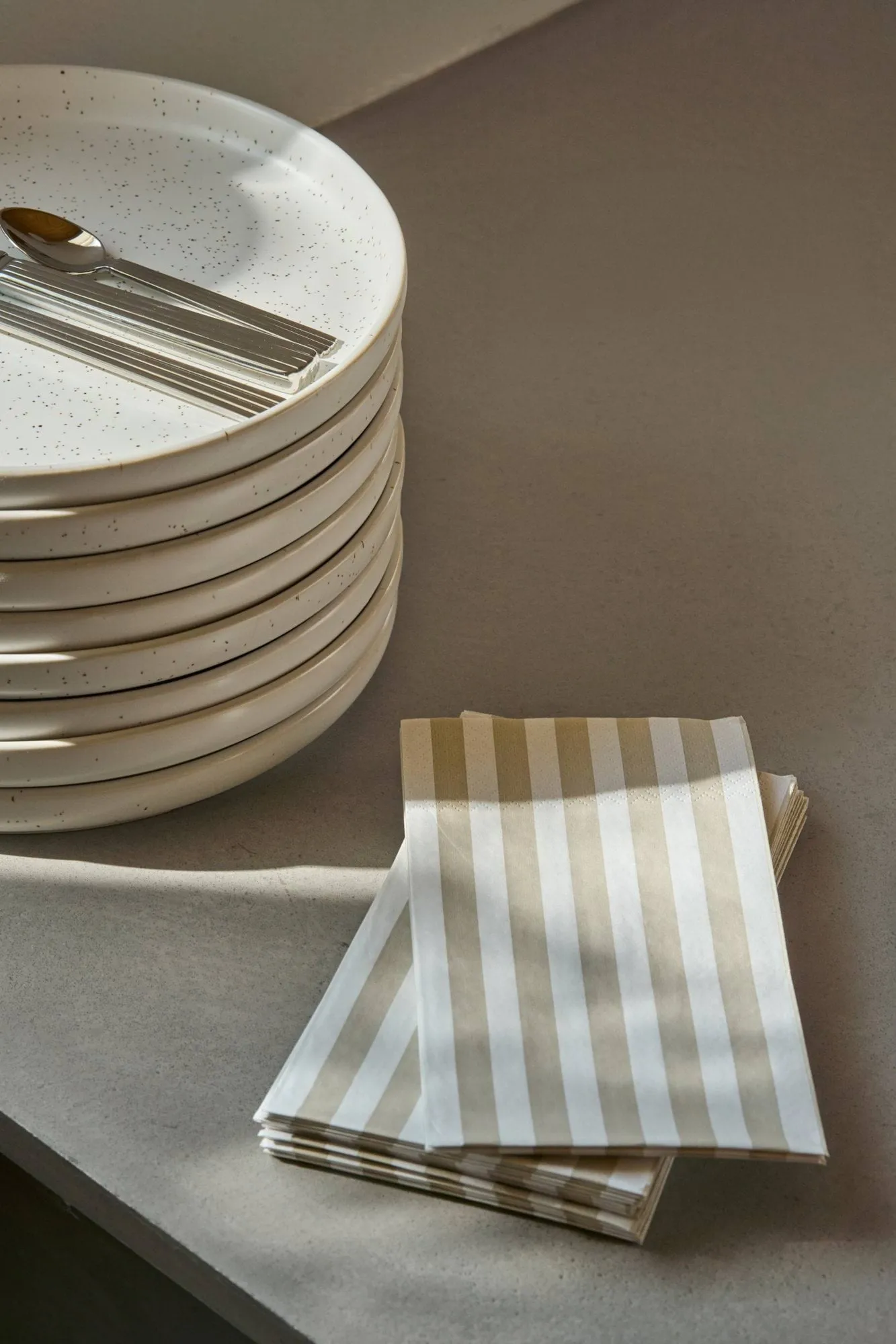Bold Stripe guardanapo de papel, Branco-bege, pack de 15, 33x40 cm Scandi Essentials