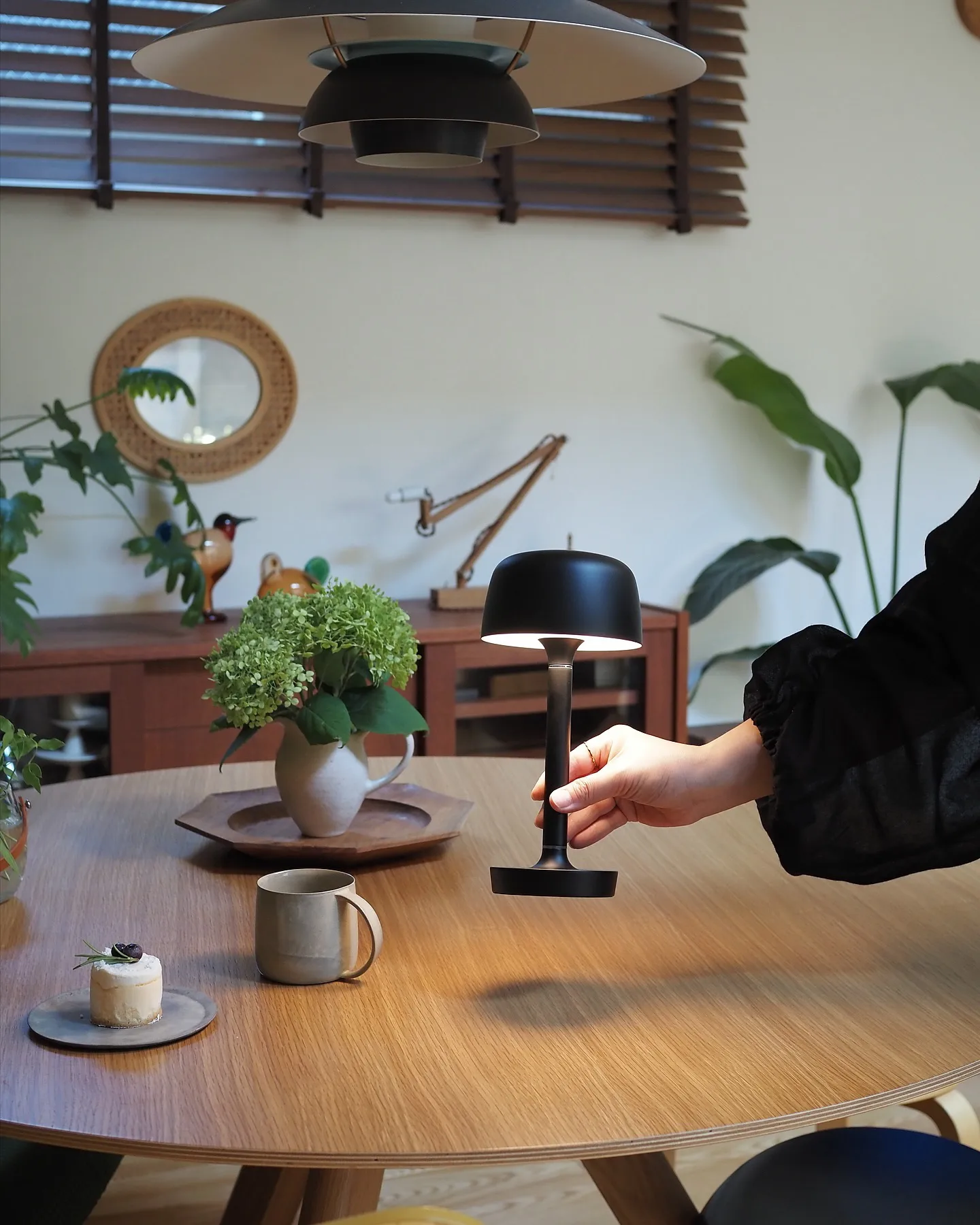 Candeeiro de mesa portátil Halo 25,5 cm, Black Scandi Living