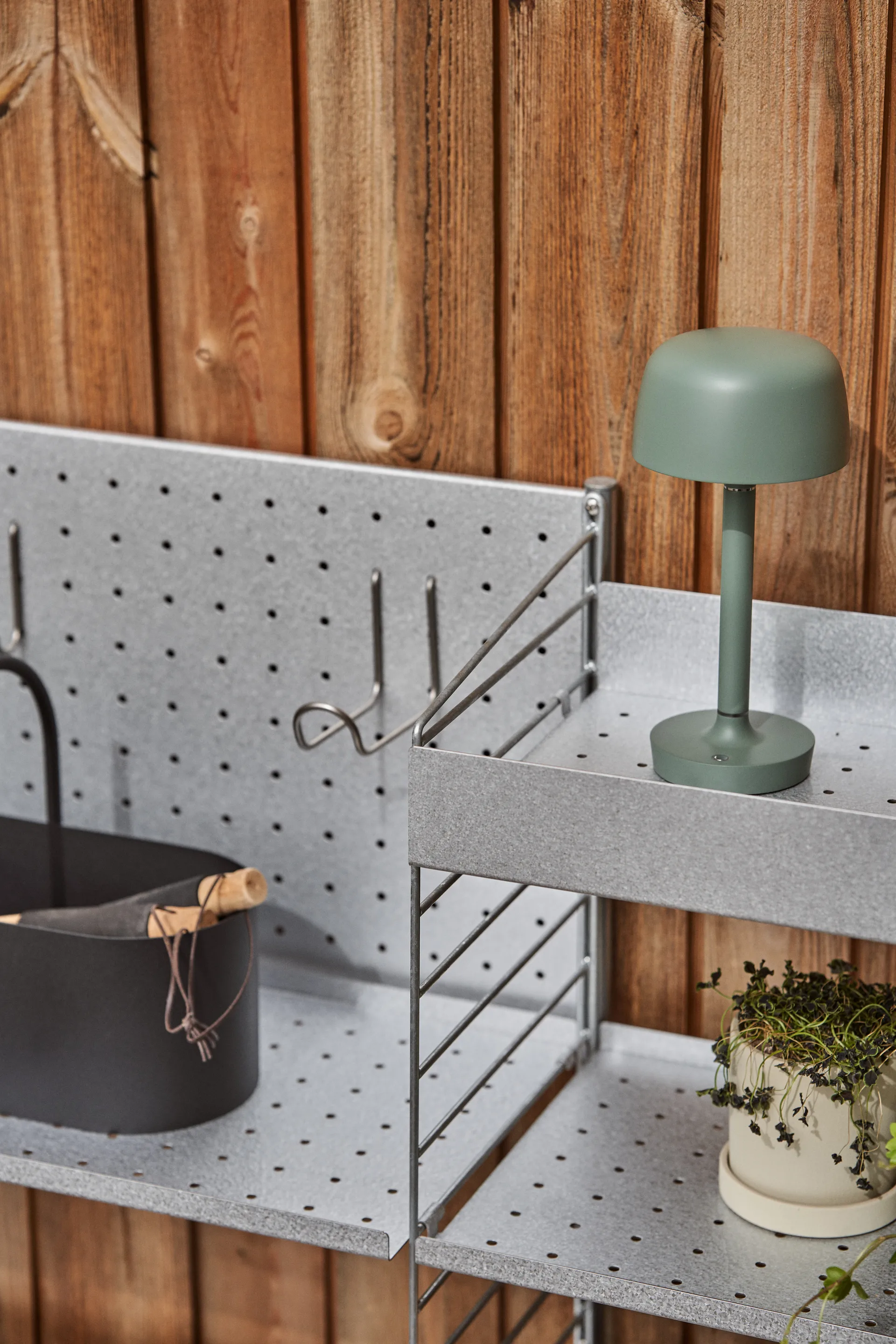 Candeeiro de mesa portátil Halo 25,5 cm, Green Scandi Living