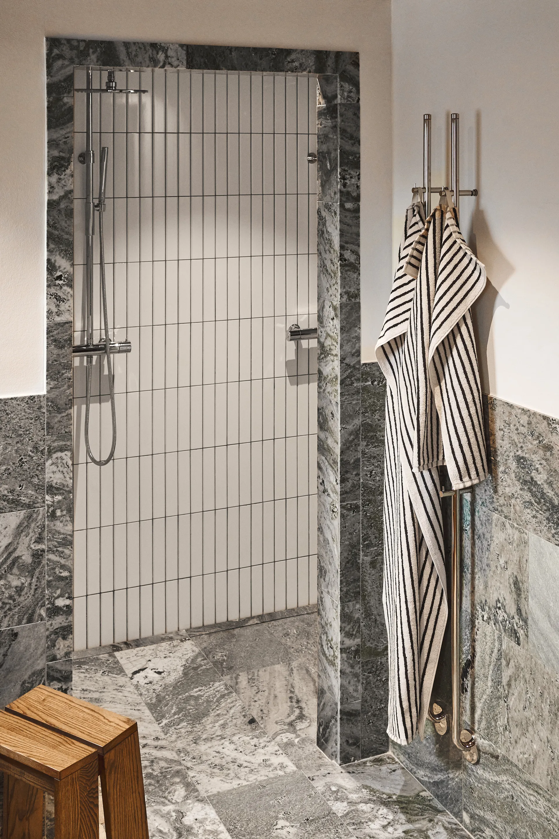 Conjunto de toalhas Drift 4 peças - Branco-preto Scandi Living