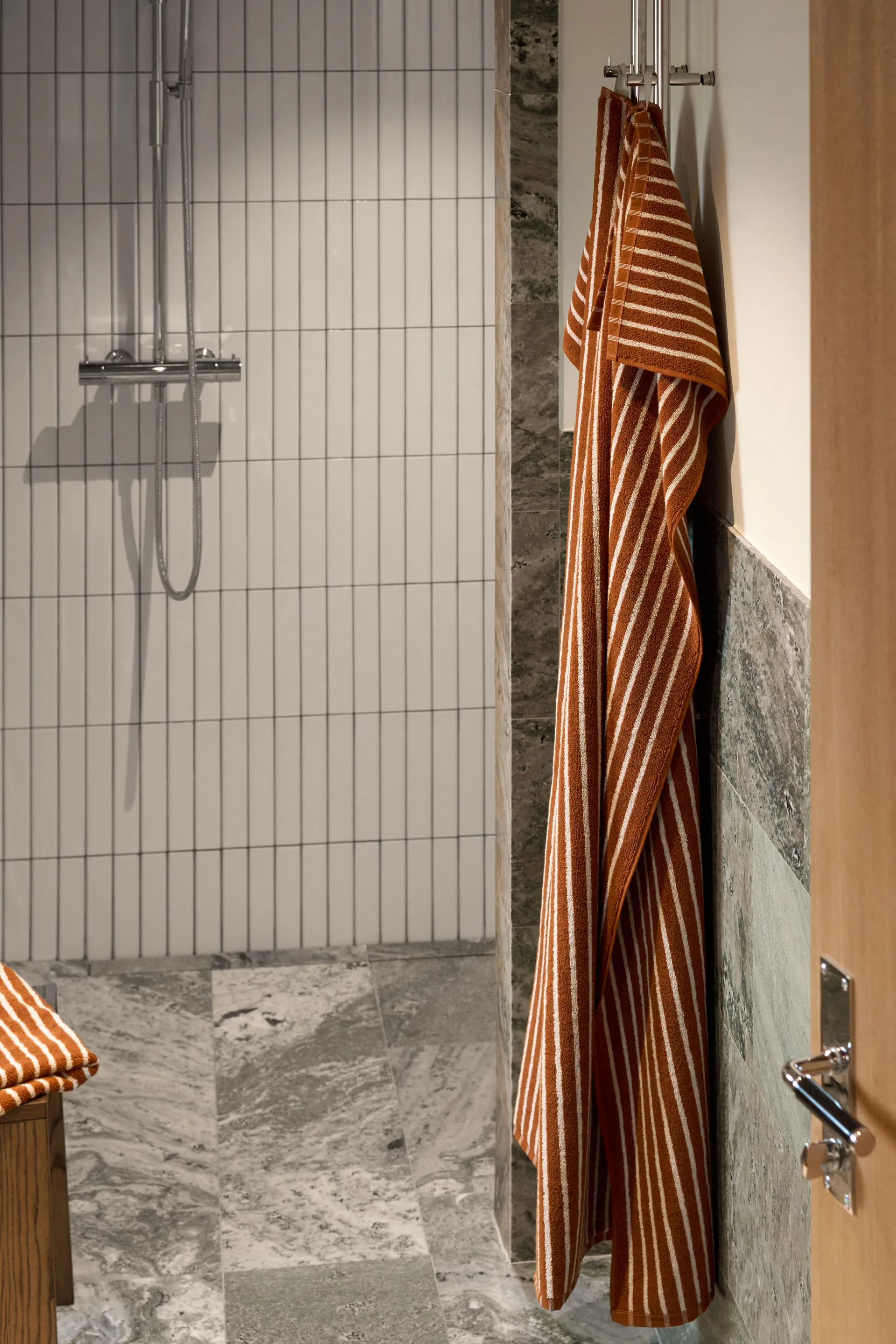 Conjunto de toalhas Drift 4 peças - Marrom-branco,  Scandi Living