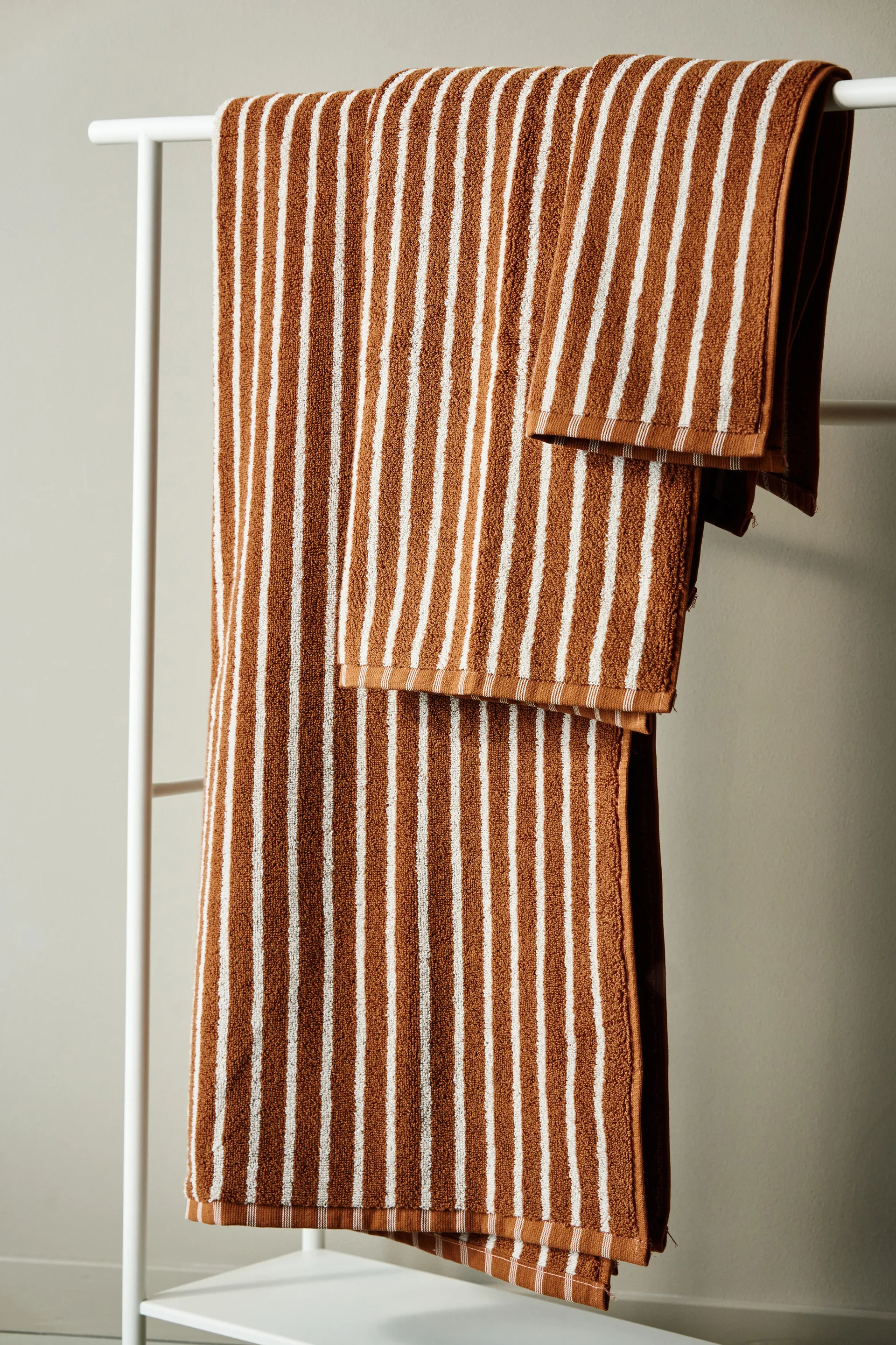 Conjunto de toalhas Drift 4 peças - Marrom-branco,  Scandi Living