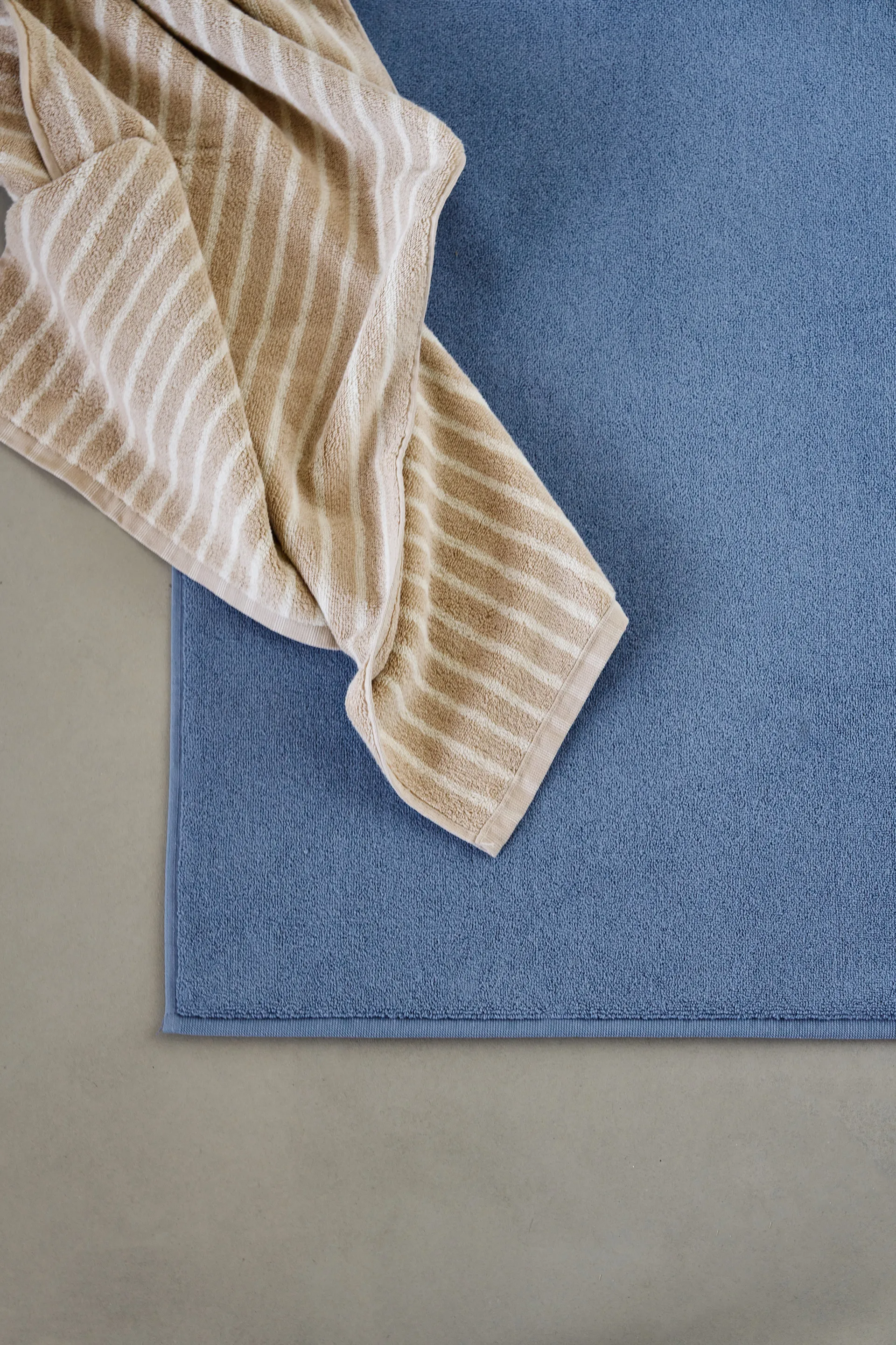 Drift tapete de casa de banho 50x70 cm, Azul Scandi Living