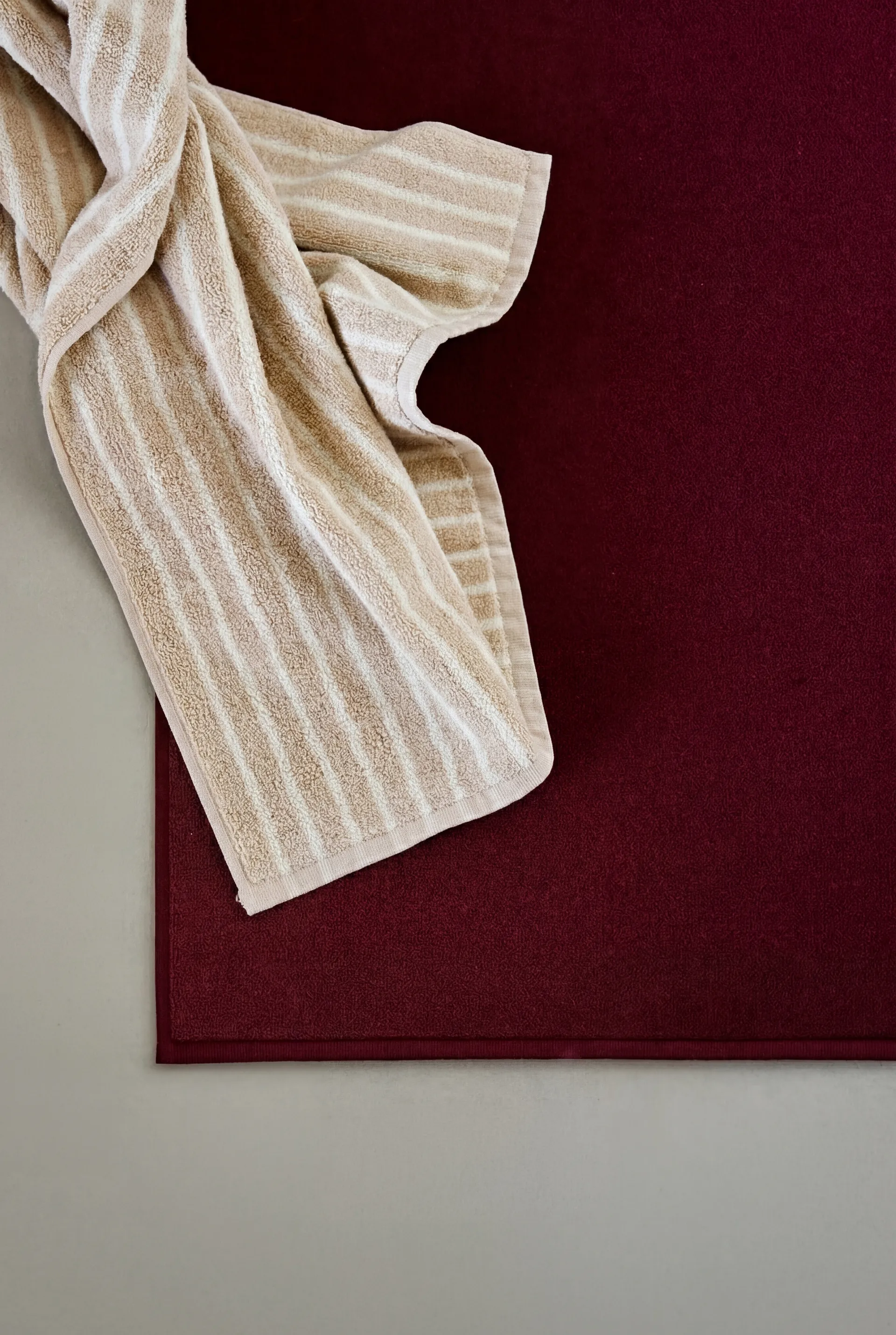 Drift tapete de casa de banho 50x70 cm, Vermelho Scandi Living