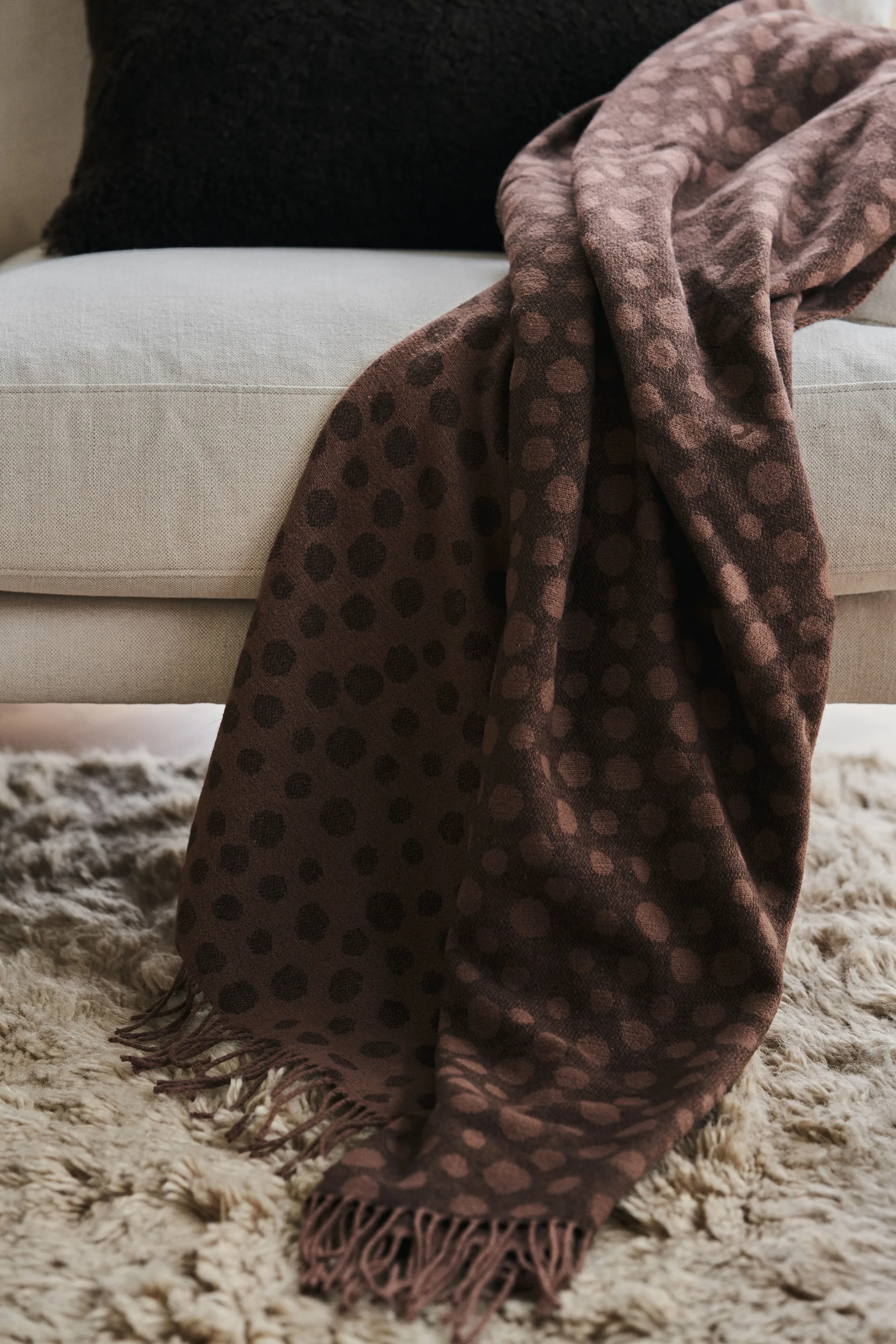 Manta, Brown Scandi Living