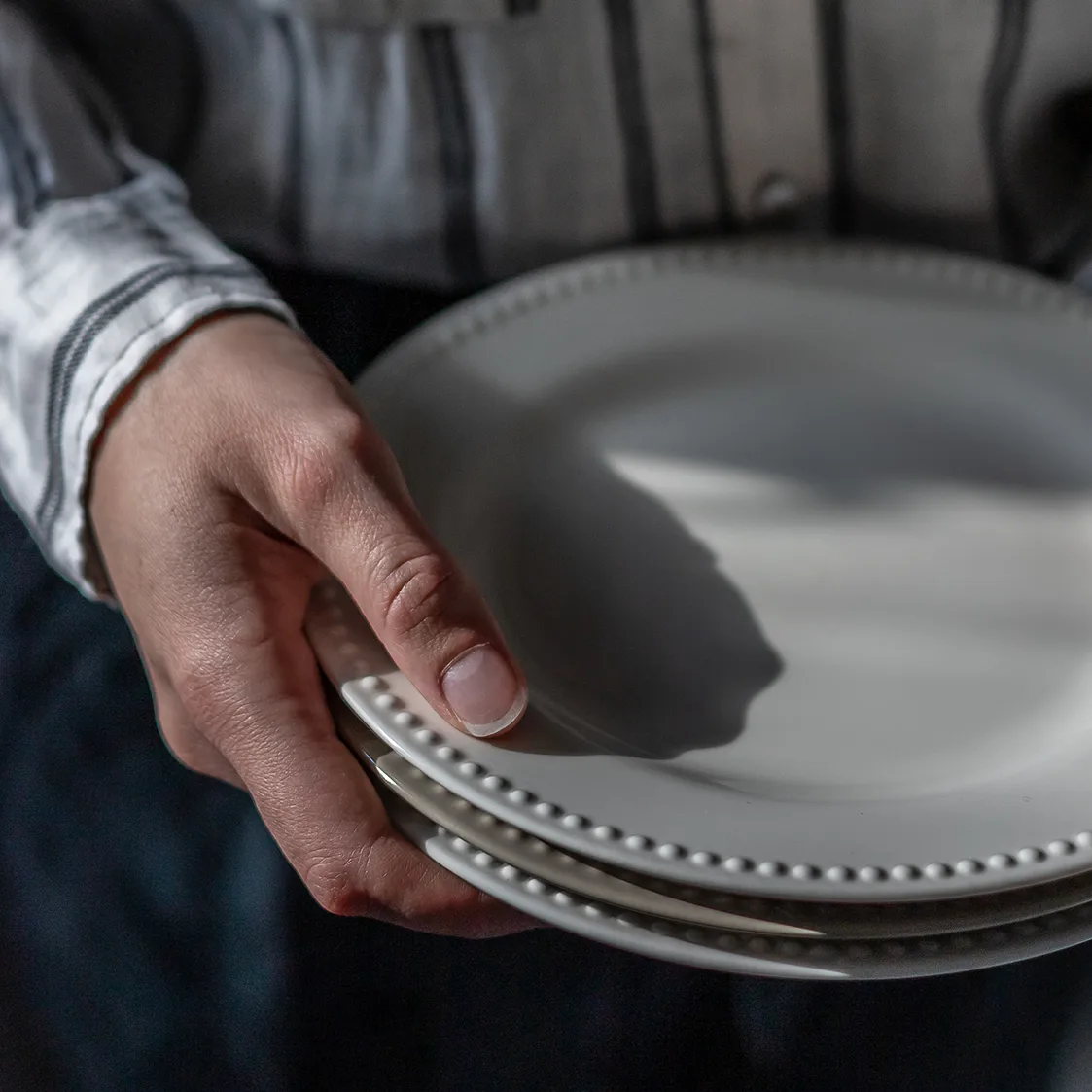 Prato Dots 28 cm, 4 un., Cinza Scandi Living