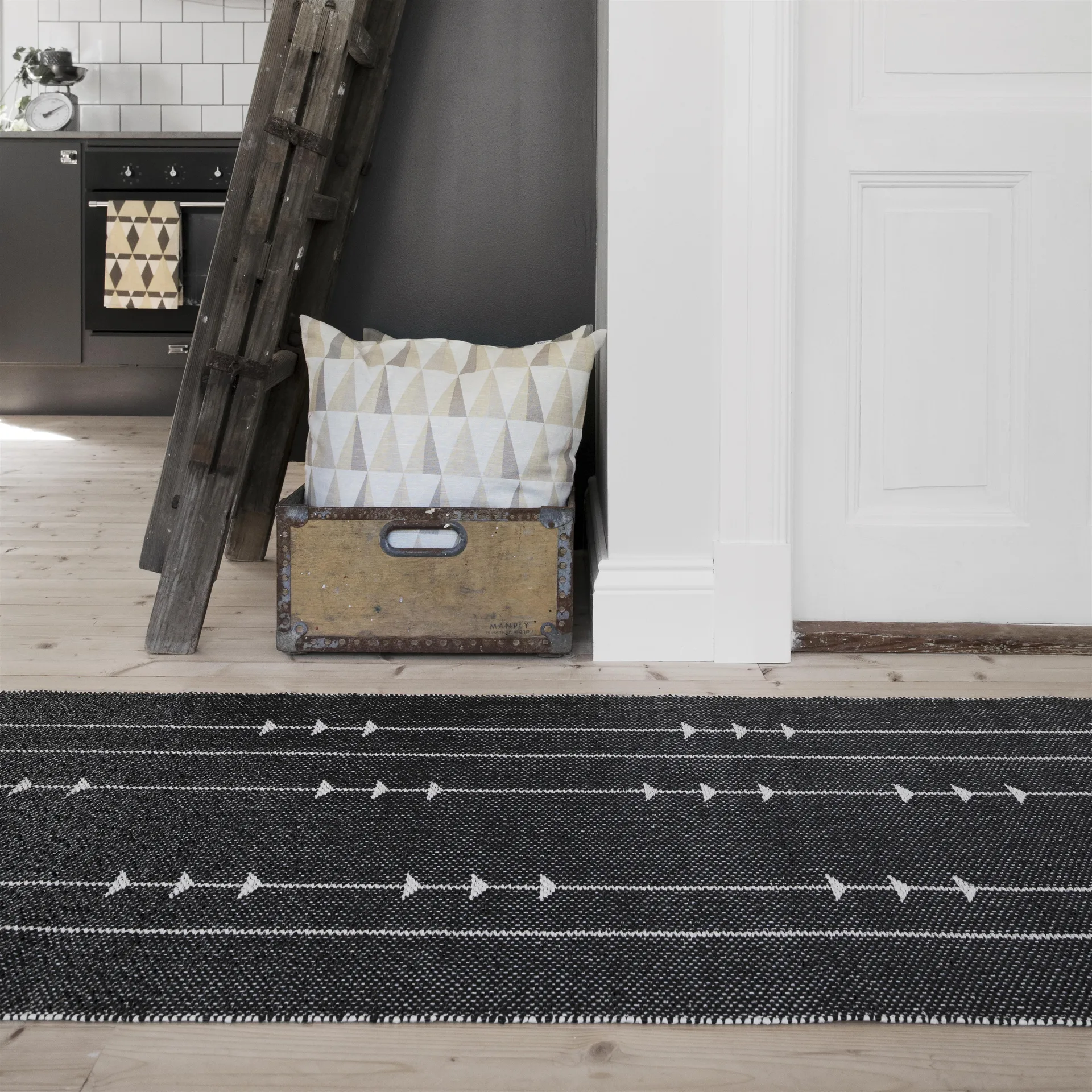 Tapete Fir nude-preto, 70x150 cm Scandi Living