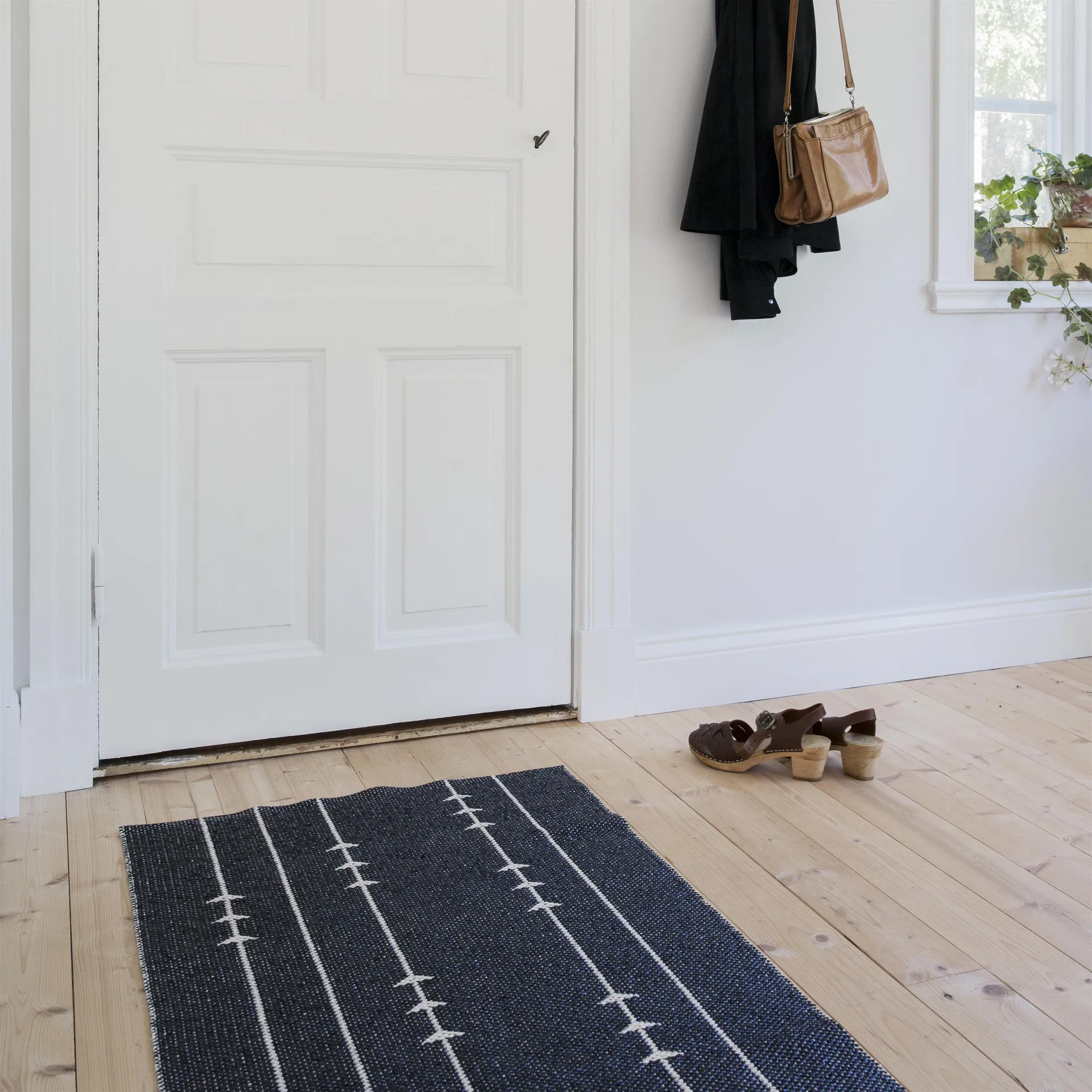 Tapete Fir nude-preto, 70x150 cm Scandi Living