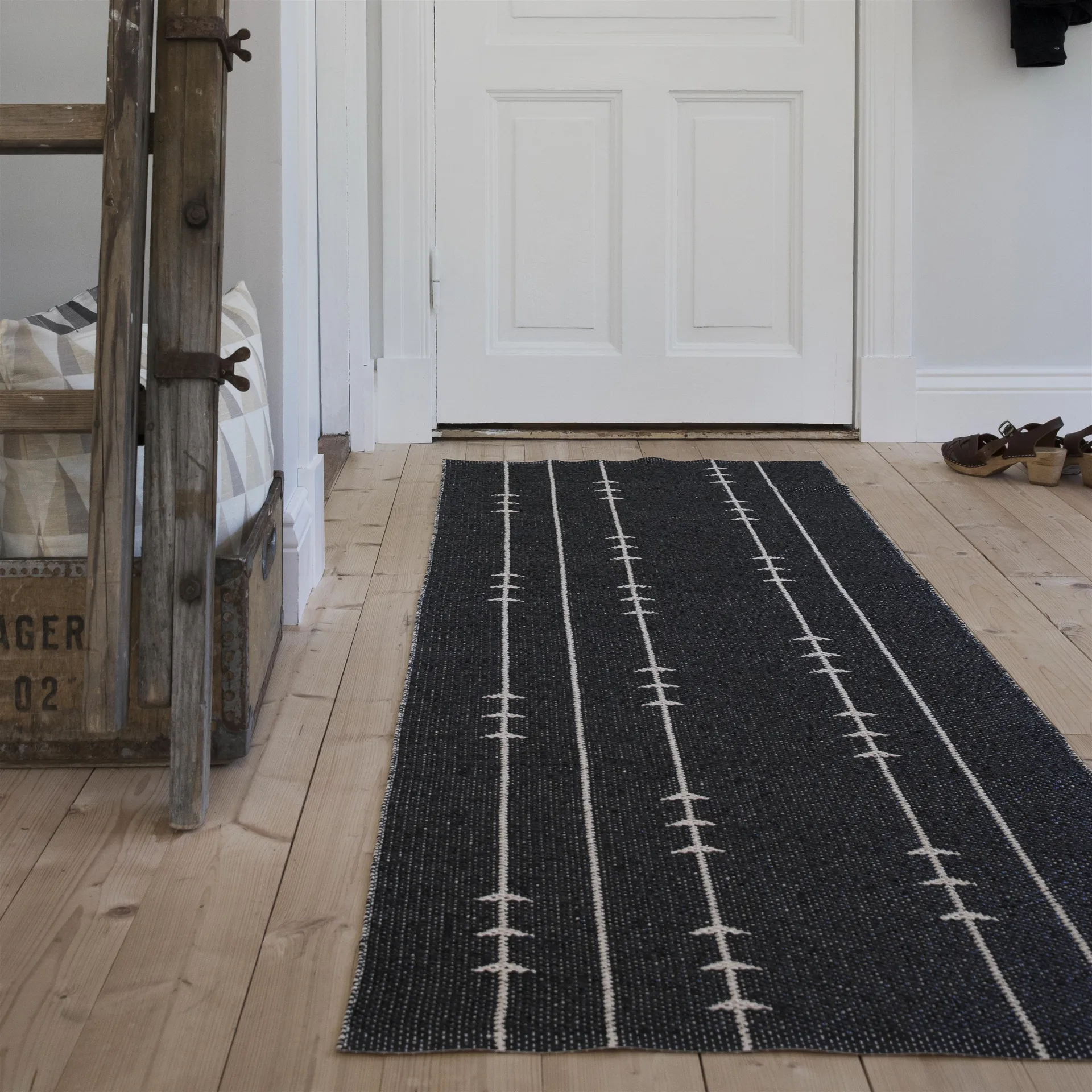 Tapete Fir nude-preto, 70x150 cm Scandi Living