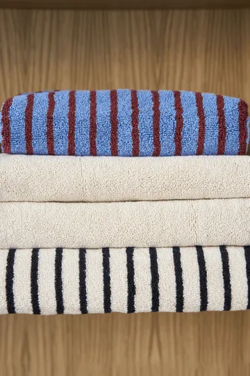 Toalha de banho Drift 70x140 cm - Azul-vermelho - Scandi Living