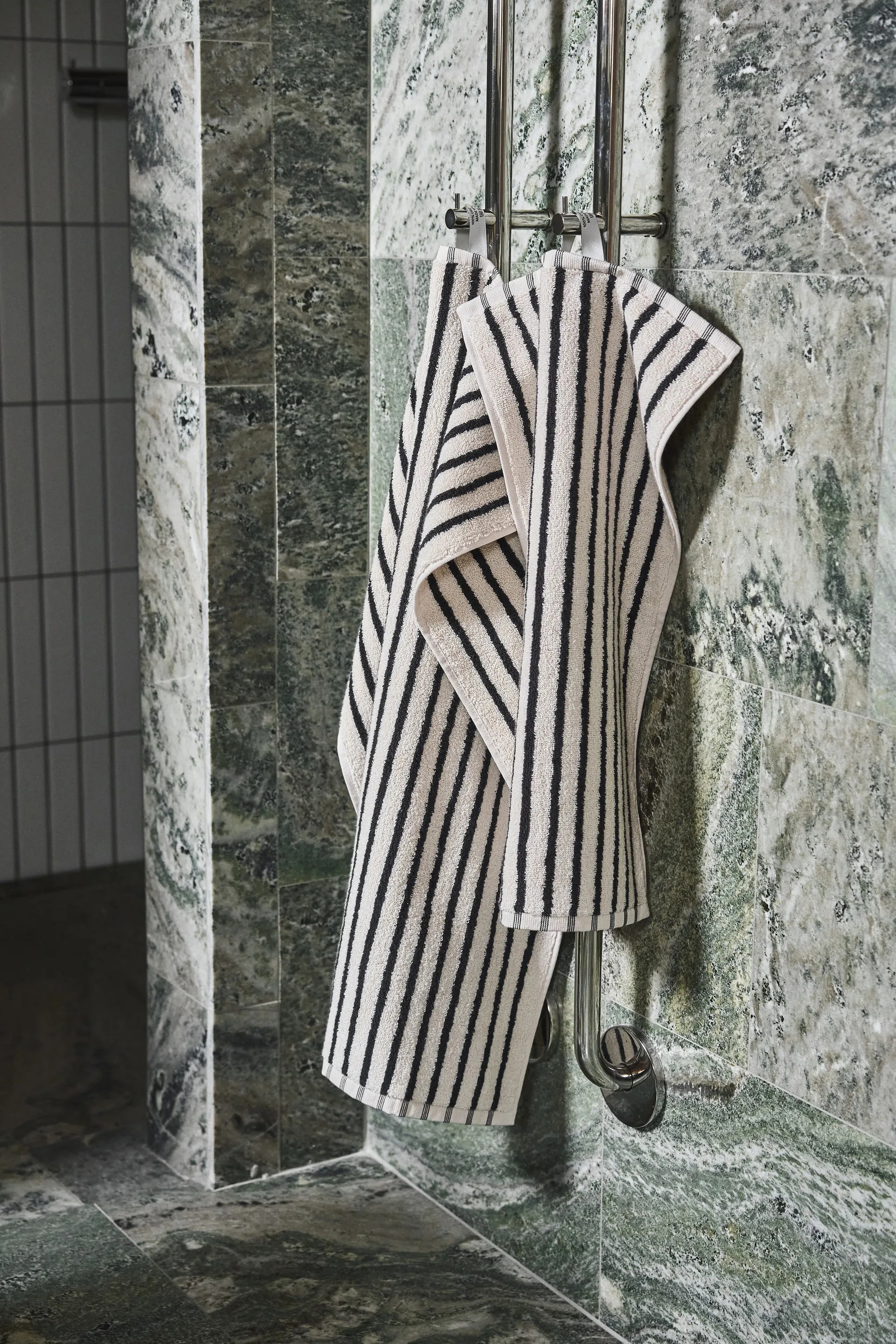 Toalha Drift 30x50 cm, Branco-preto Scandi Living