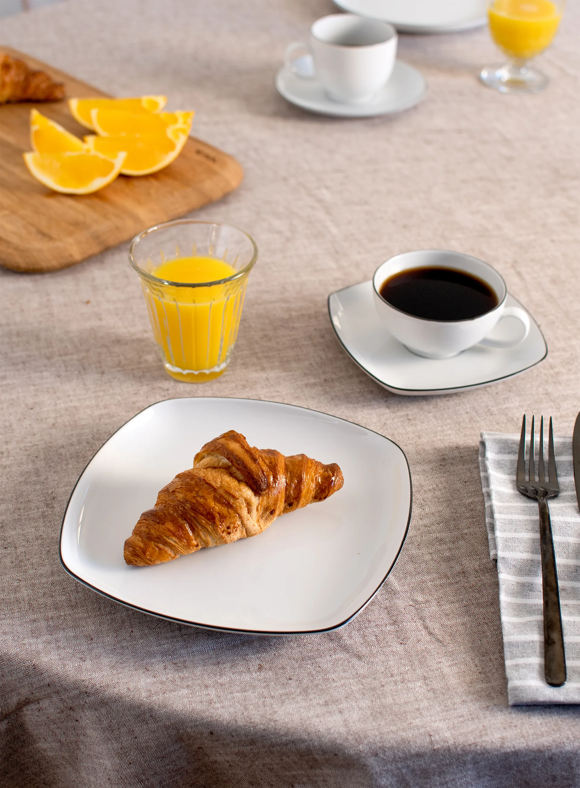 Conjunto de chá quadrado Lido black line 18 peças, Branco com borda preta Seltmann Weiden