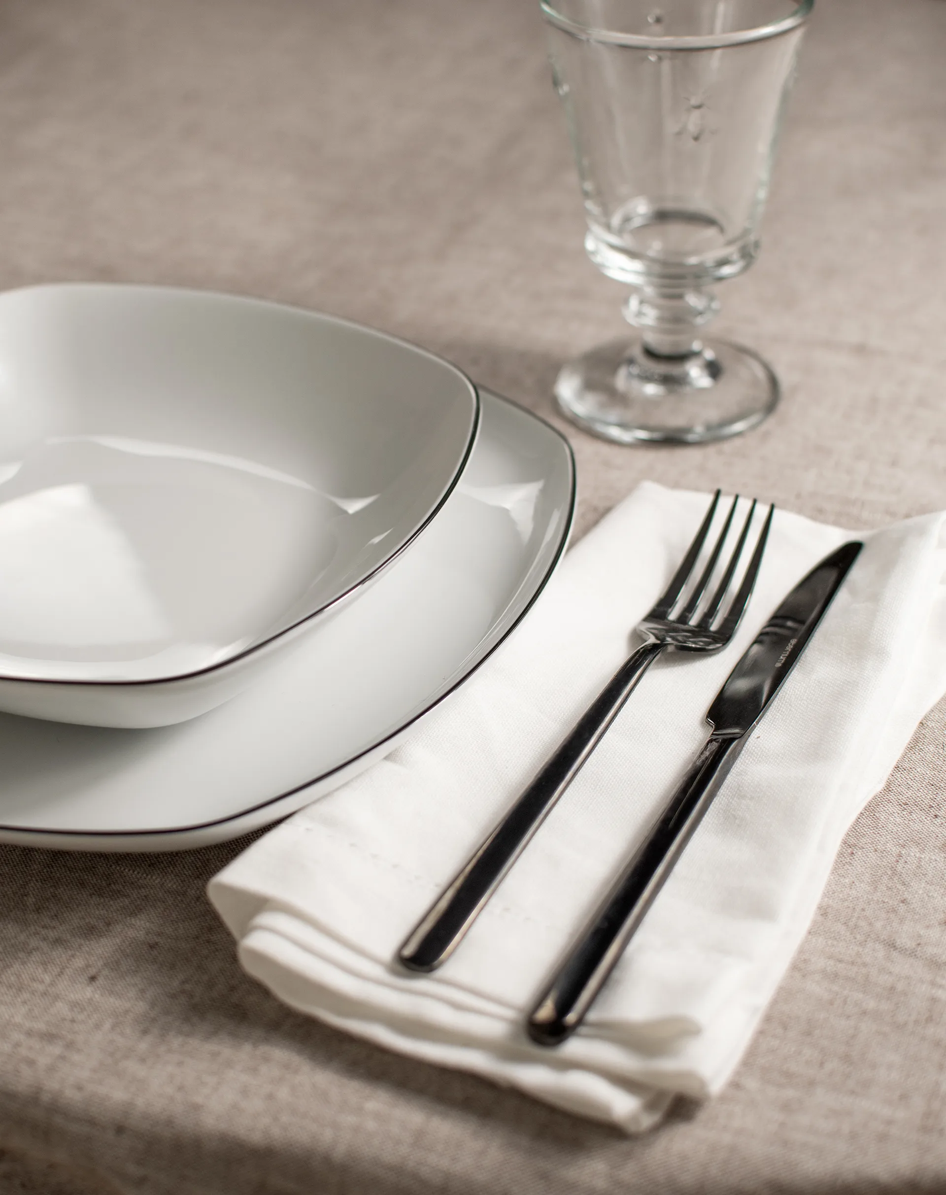 Conjunto de louça quadrado Lido black line 12 peças, Branco com borda preta Seltmann Weiden
