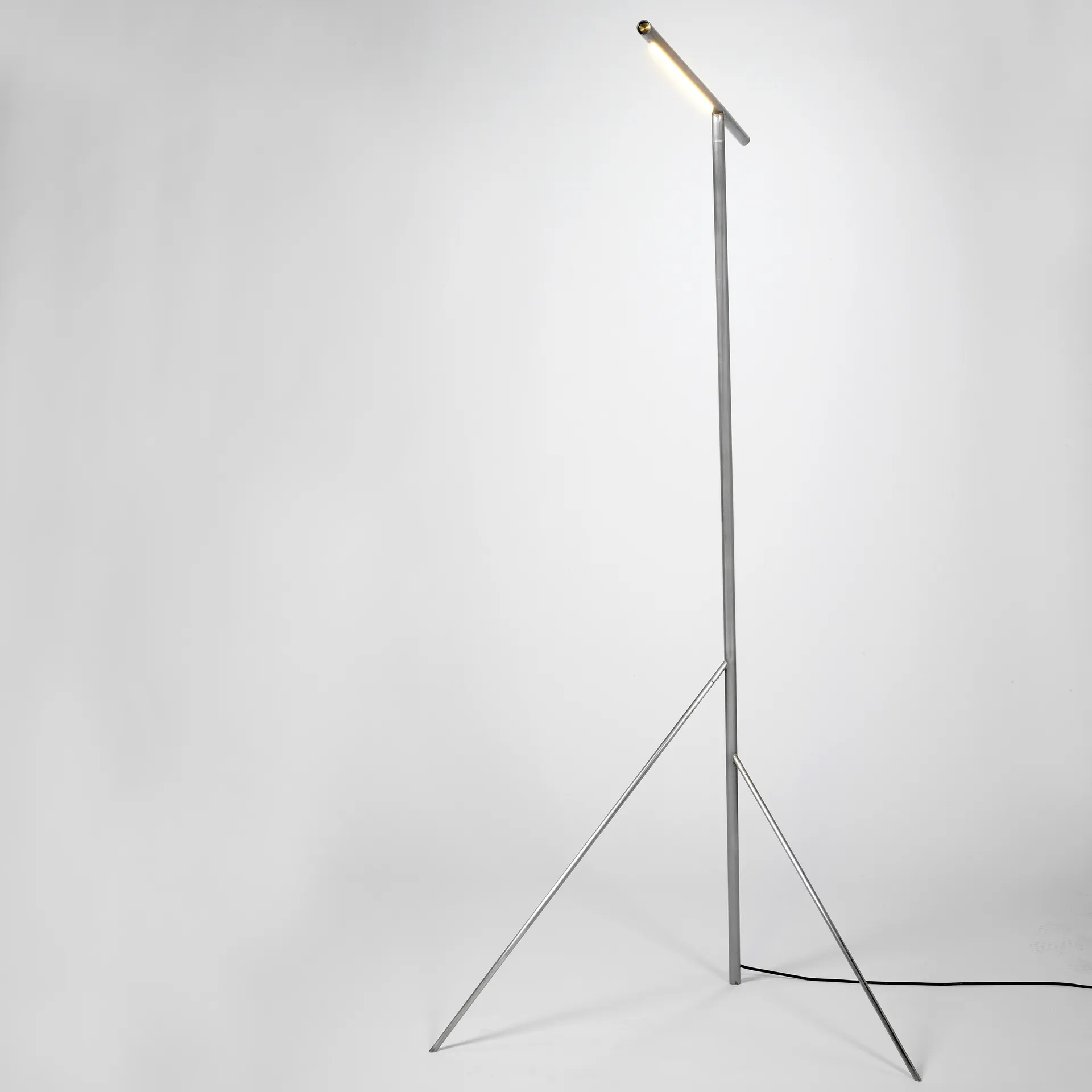 Candeeiro de pé Mattia, Steel-brass Serax