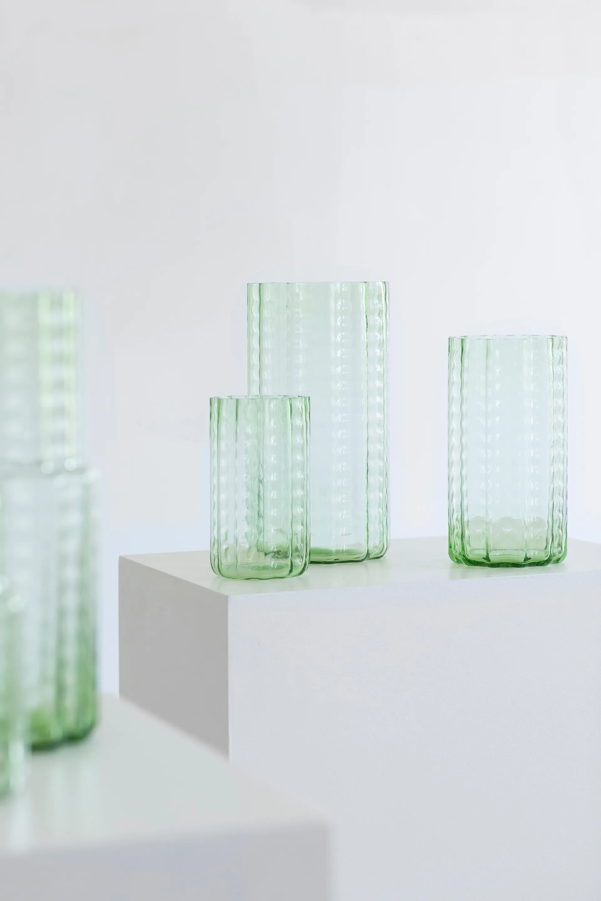 Vaso Waves 02 28 cm, Green-clear Serax