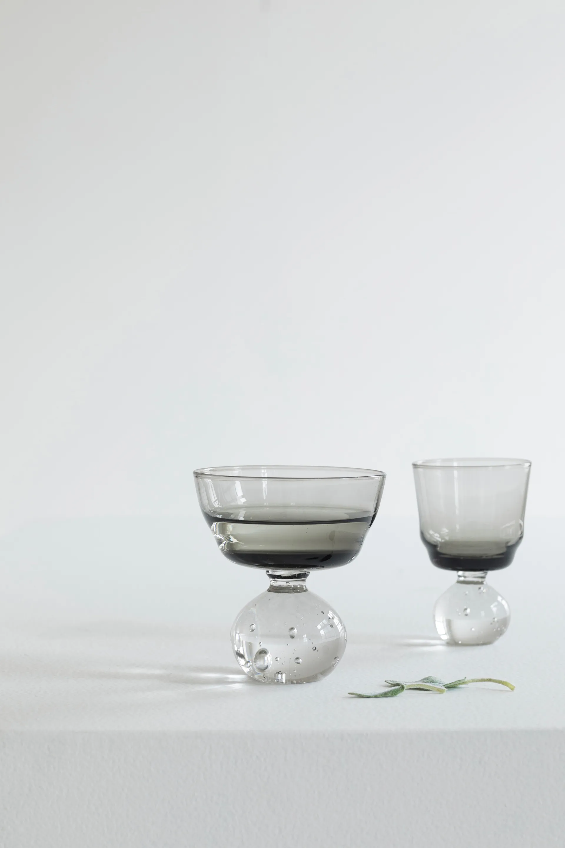 Vidro Eternal snow stem M Ø6,3 cm, Cinzento fumado  Serax
