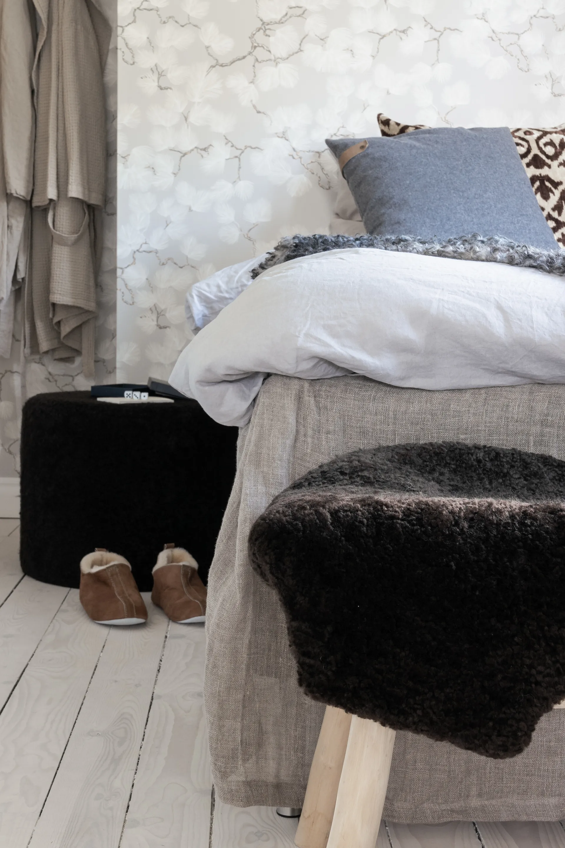 Fufe banco Frida, Shepherd 50x40 cm, castanho escuro Shepherd of Sweden