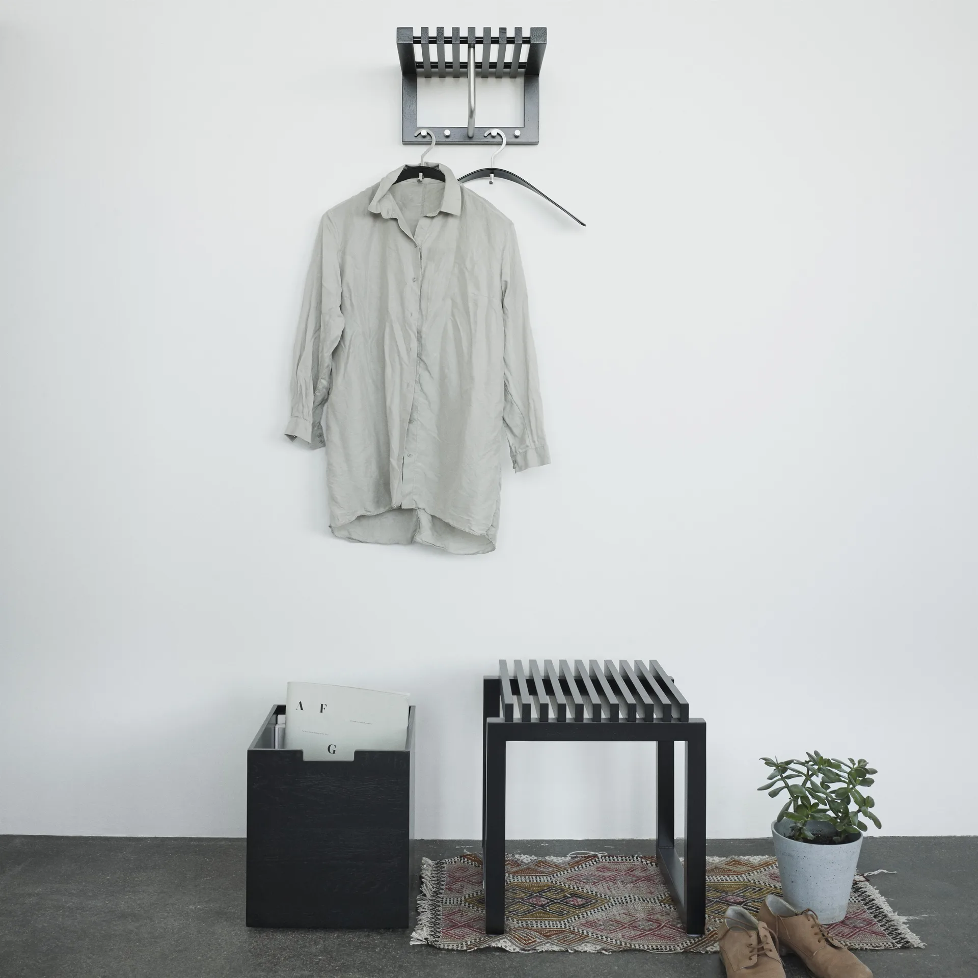 Cutter assento baixo, Carvalho lacado a preto Skagerak