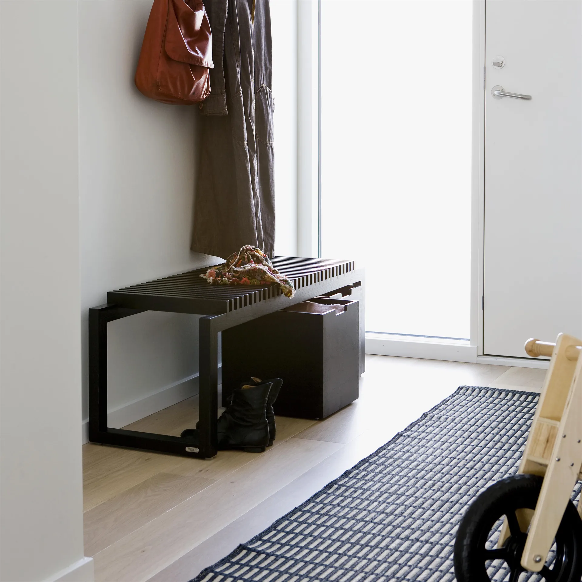 Cutter banco 121 cm, Carvalho lacado a preto Skagerak