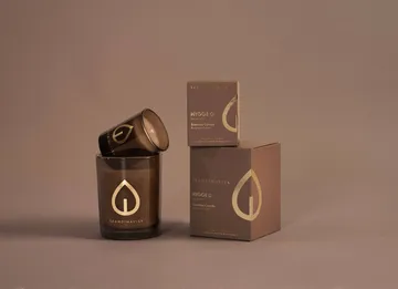 Hygge Gold Symbol vela perfumada - 65 g - Skandinavisk