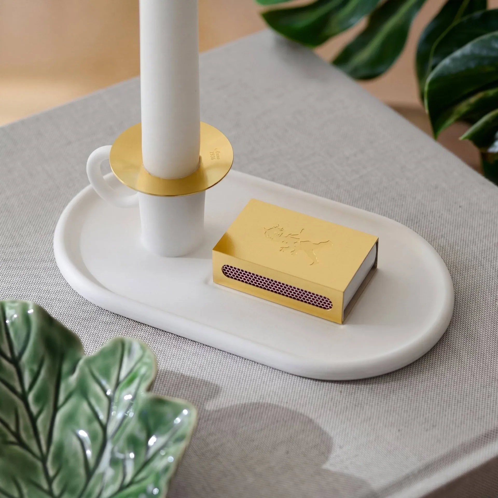 Castical de câmara com estojo de fósforos, Branco  Solstickan Design