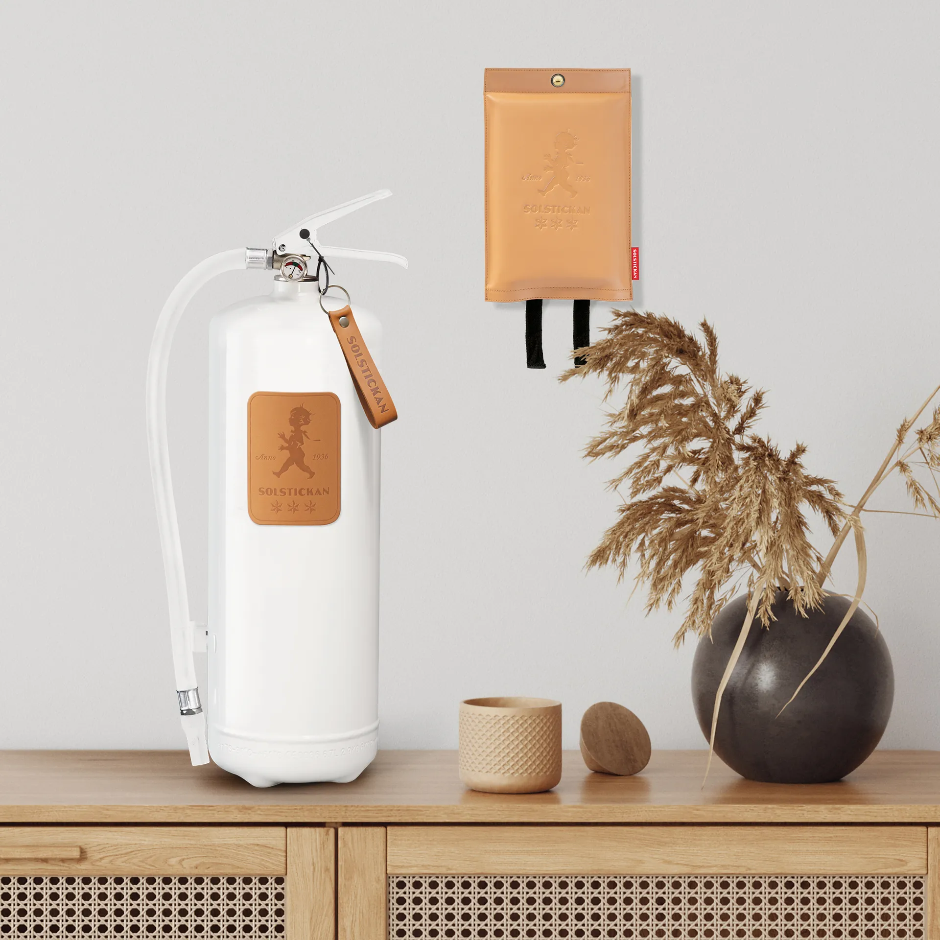 Solstickan extintor de incêndio 6 kg, Branco-couro claro Solstickan Design