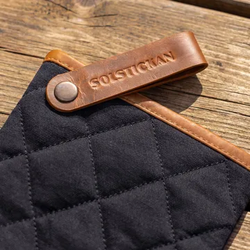 Solstickan luva de forno em lona - Preto - Solstickan Design