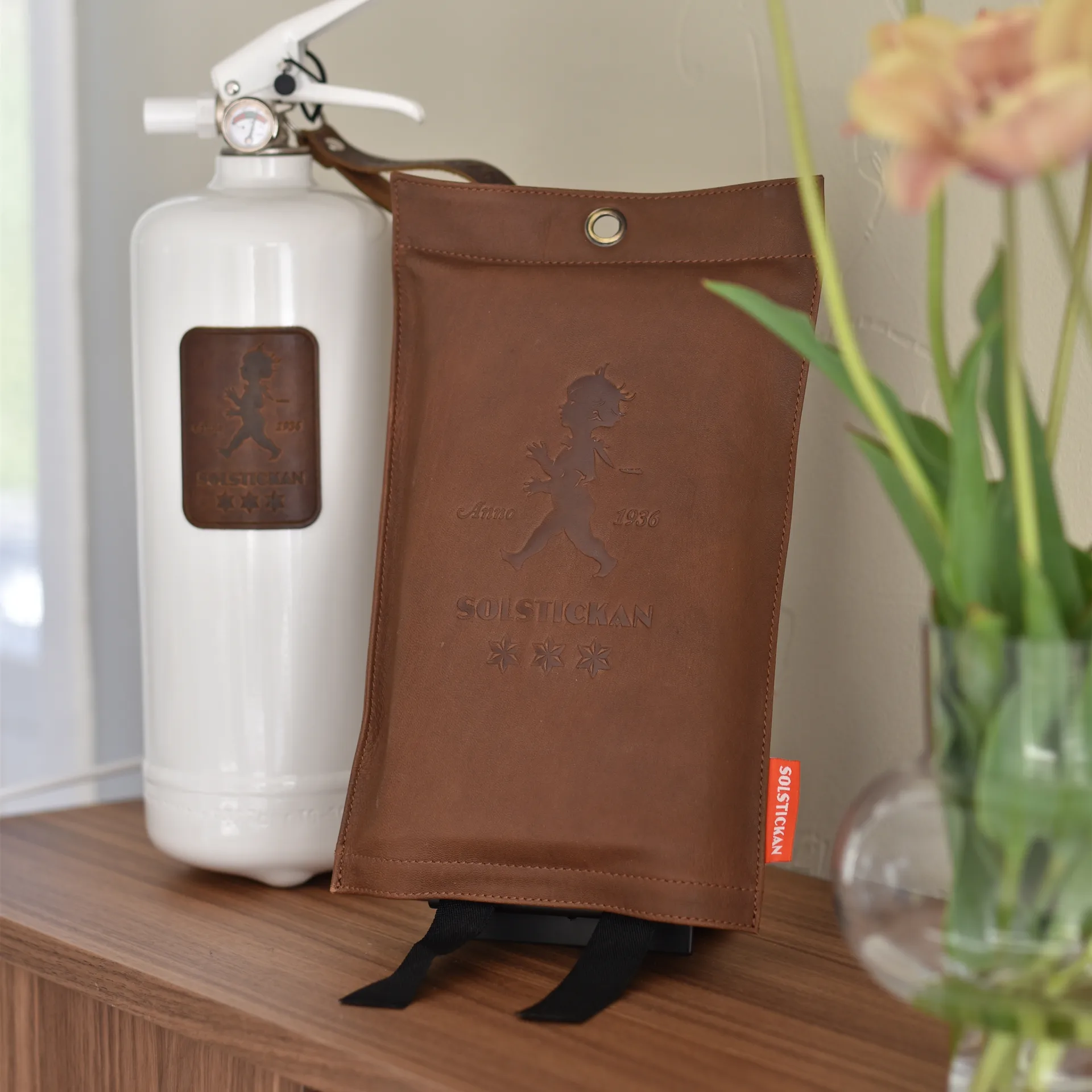 Solstickan Manta corta-fogo, estojo em couro 120x120 cm, Couro escuro Solstickan Design