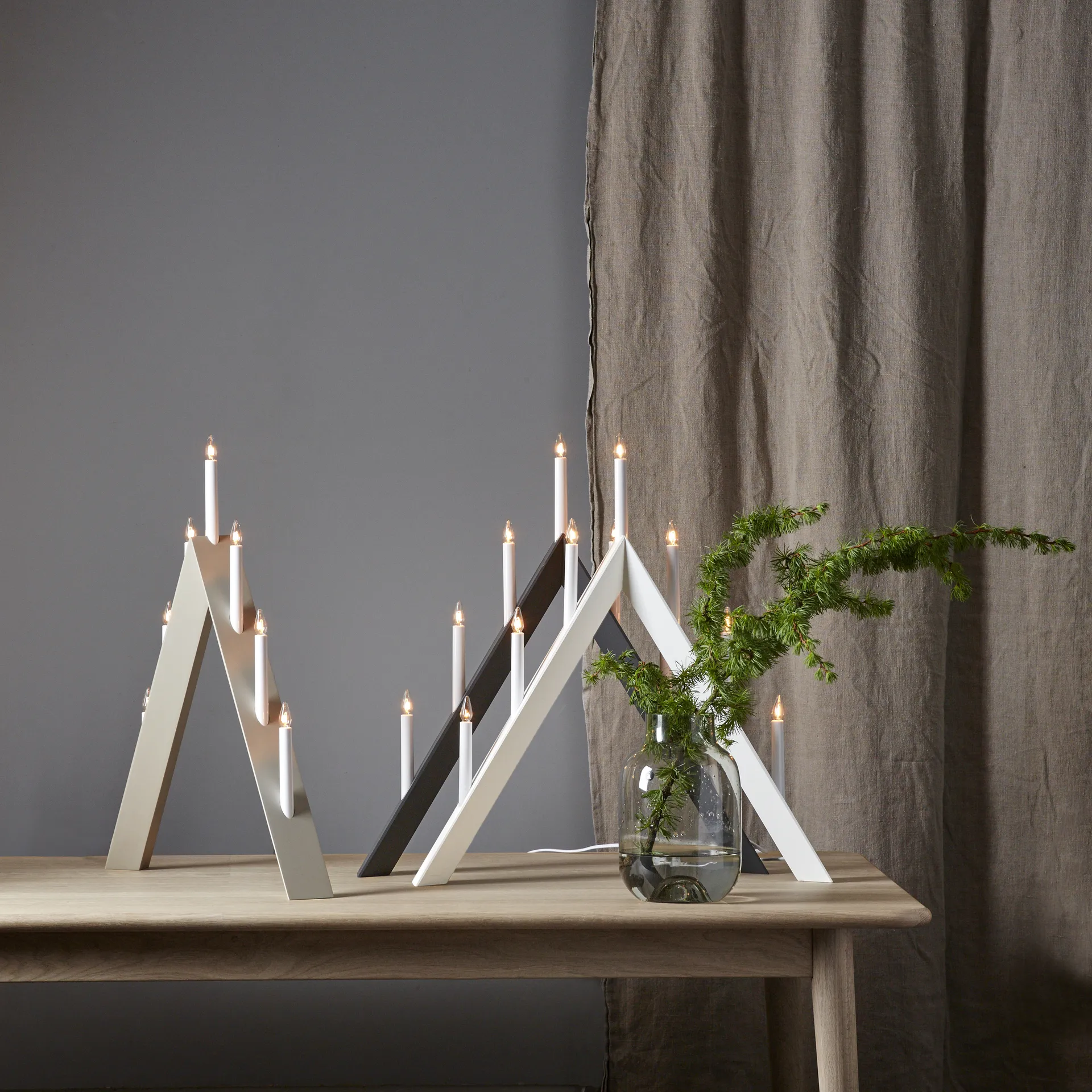 Arrow candelabro de Advento 64,5 cm, Branco Star Trading