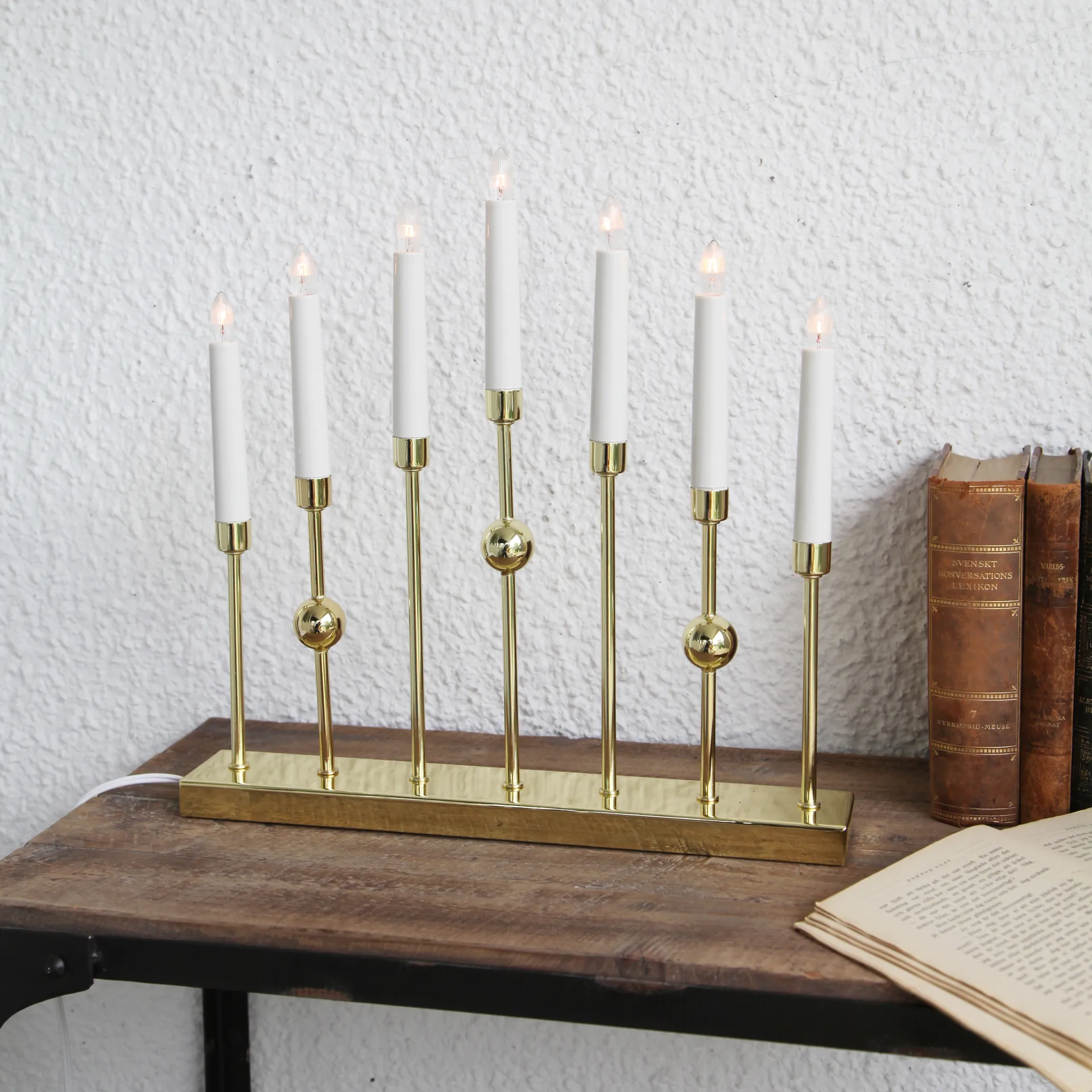 Gustavo castiçal de Advento , Latão Star Trading